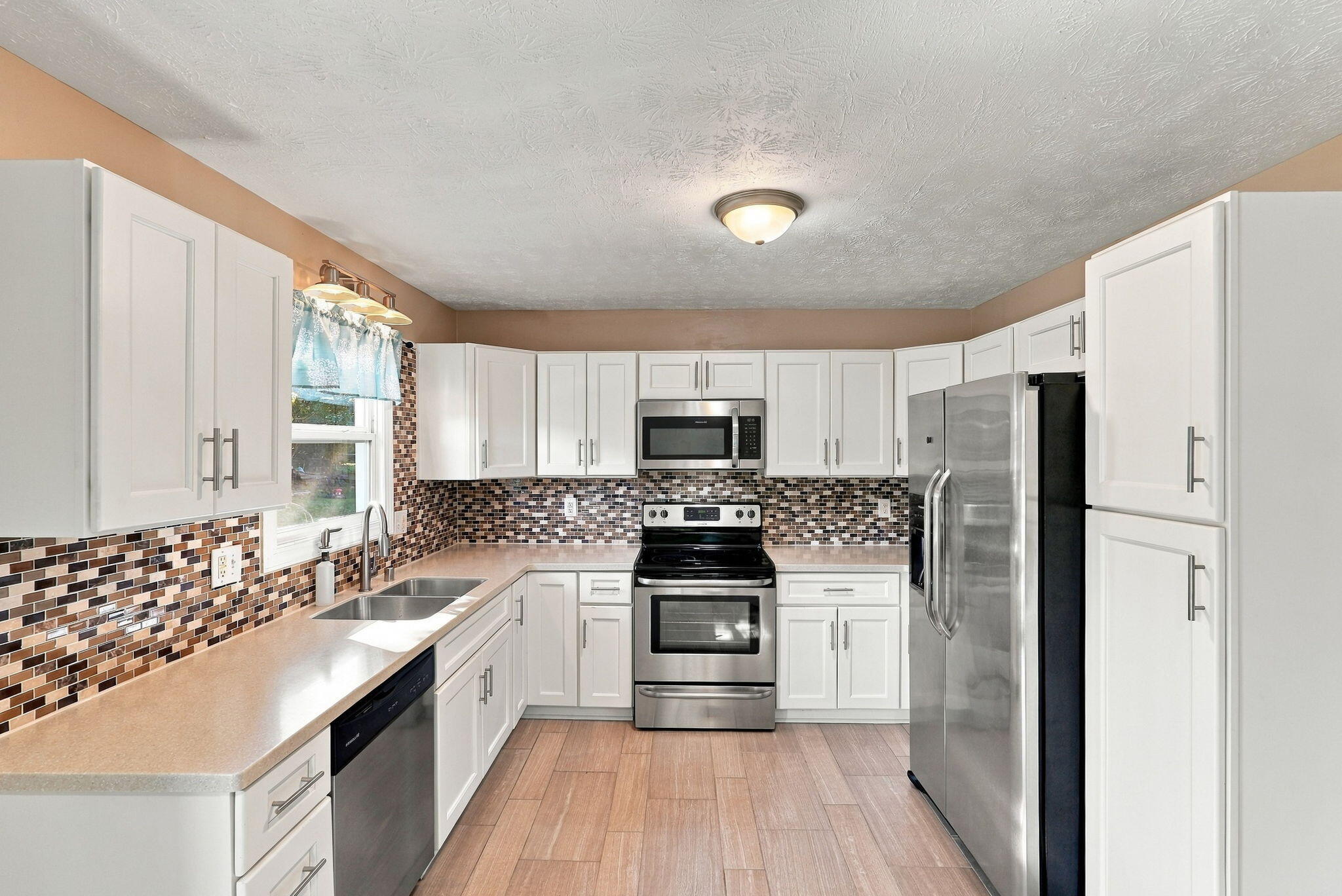3540 Sundart Drive Property Photo 13