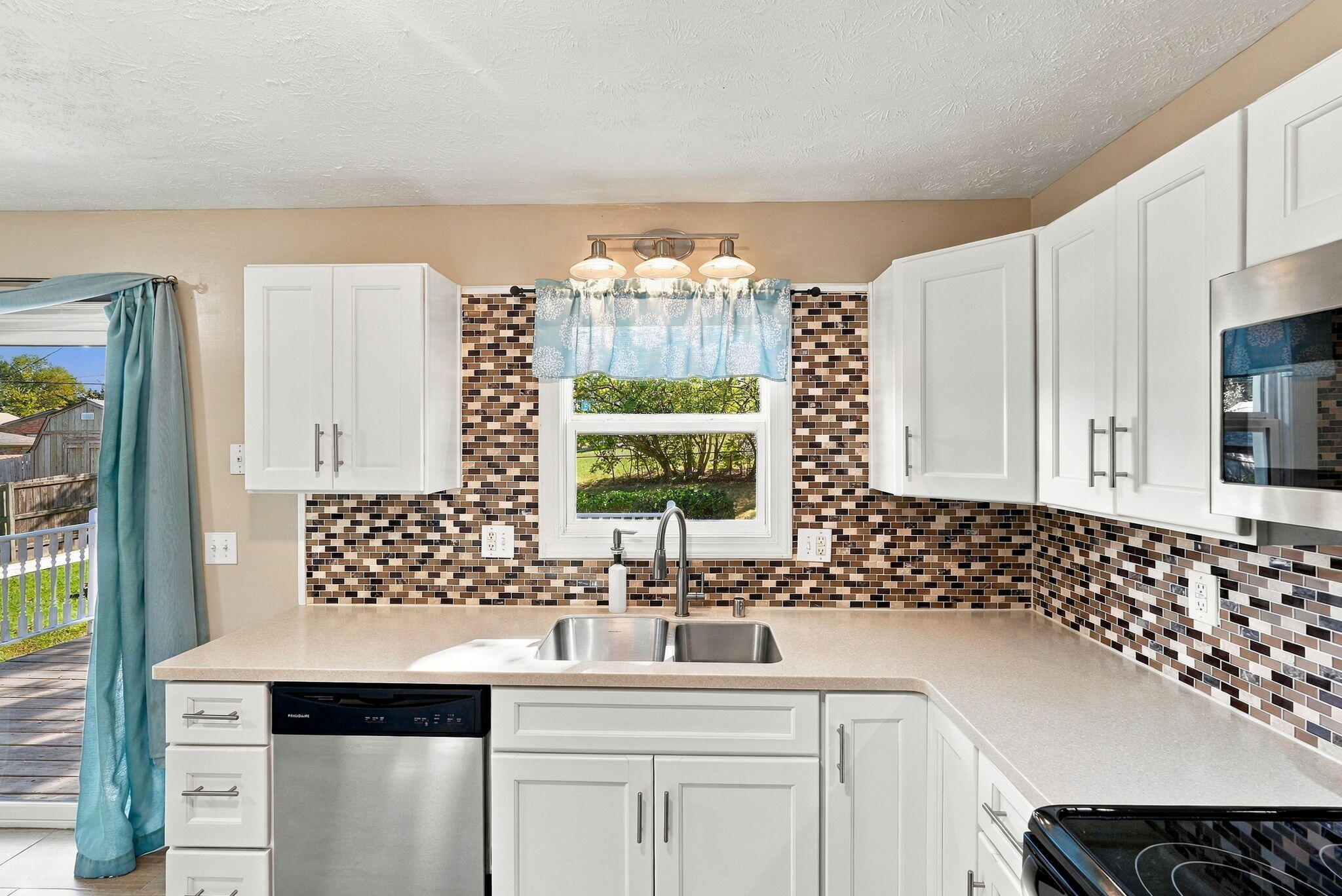 3540 Sundart Drive Property Photo 14