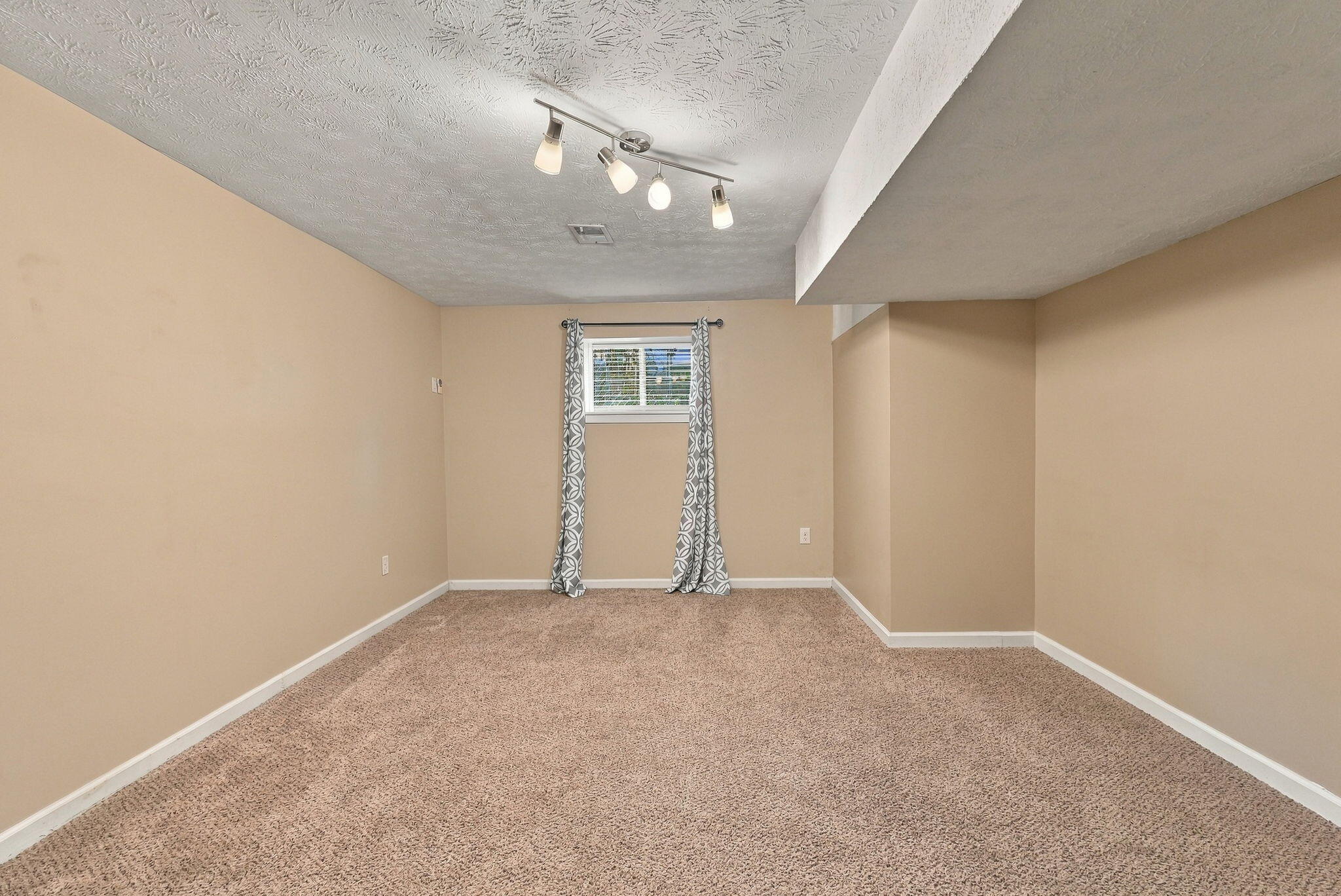 3540 Sundart Drive Property Photo 25