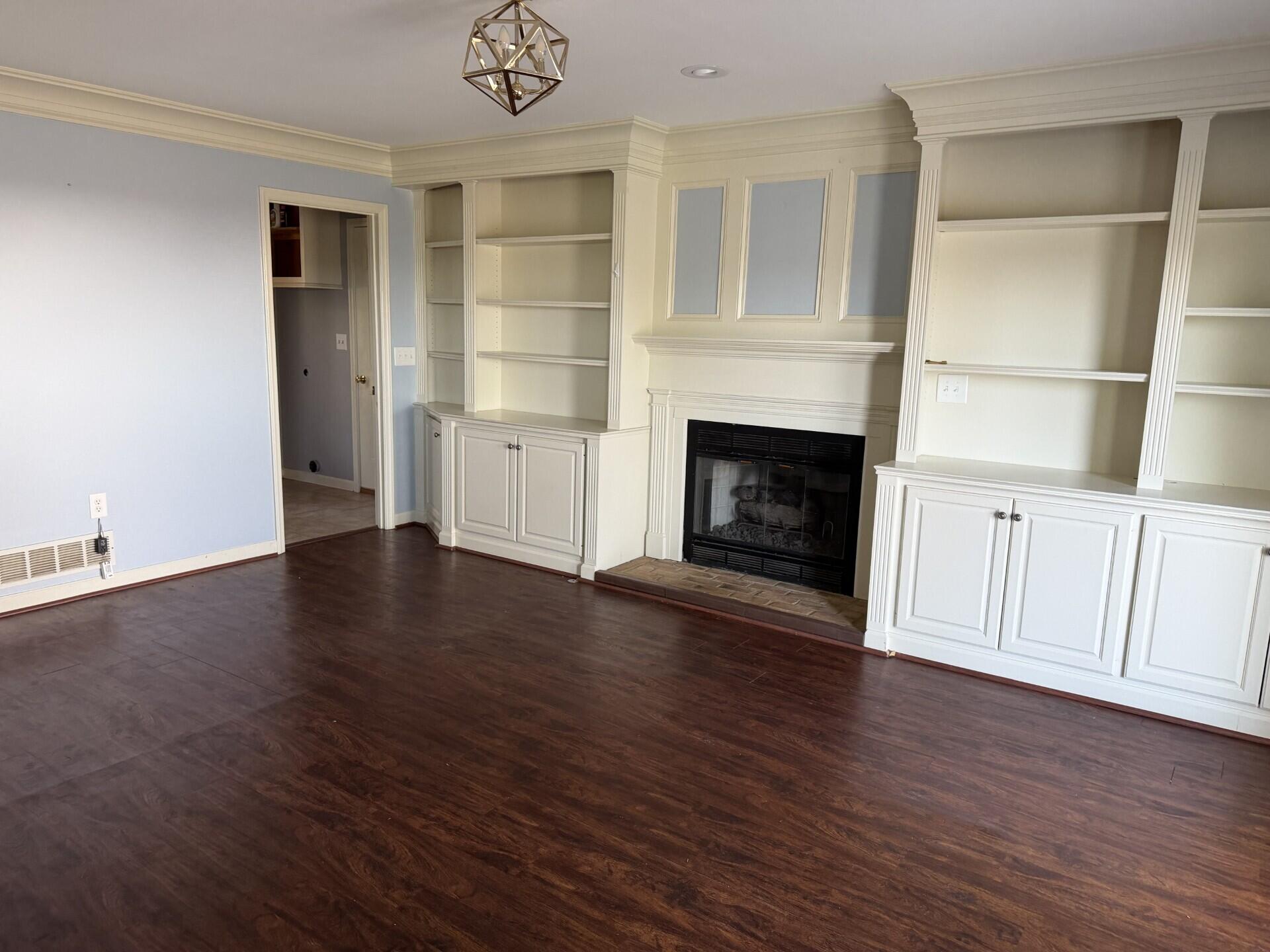 1117 Narrow Lane Property Photo 3