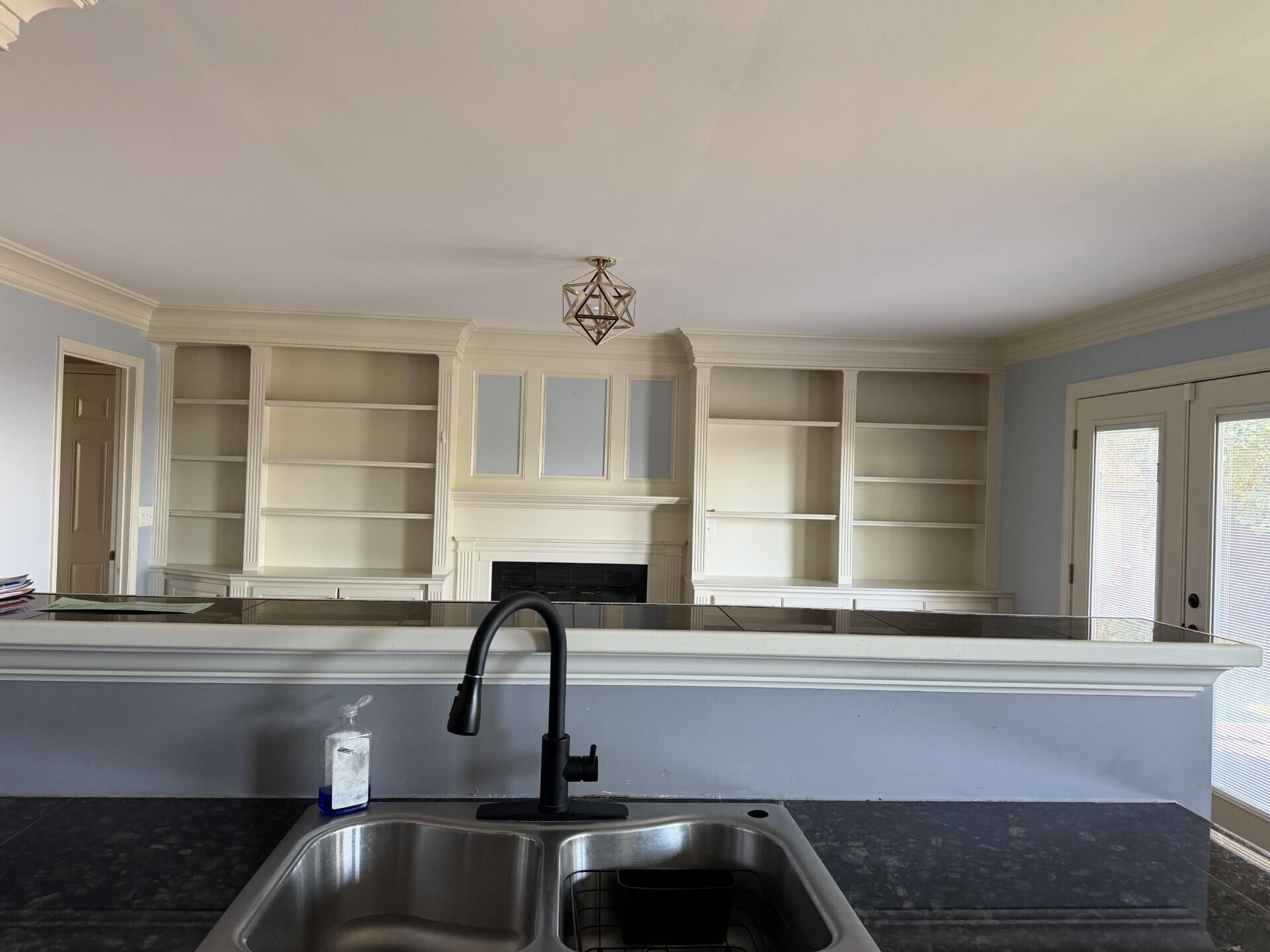 1117 Narrow Lane Property Photo 6