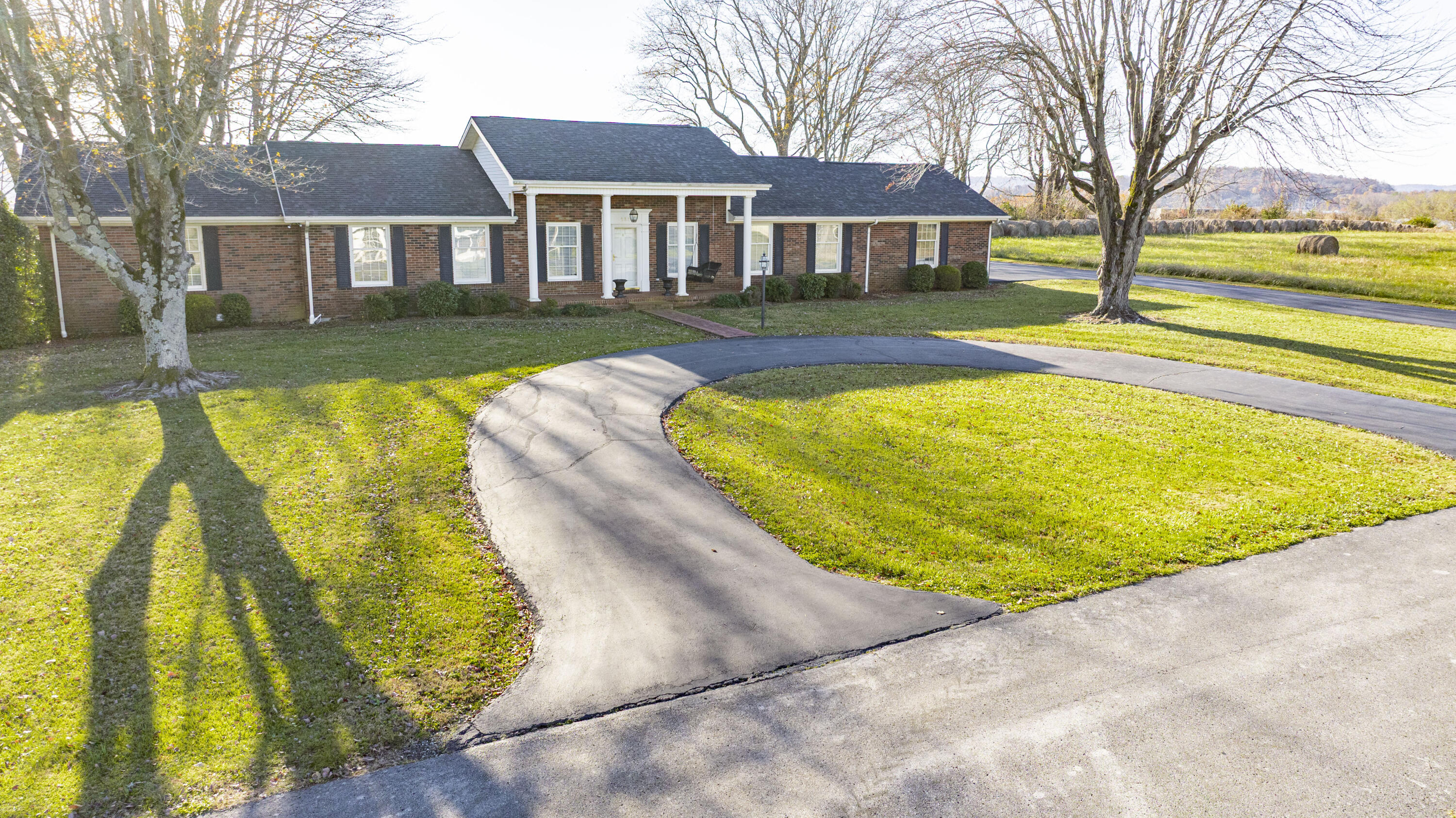 111 Stonehedge Court Property Photo 2
