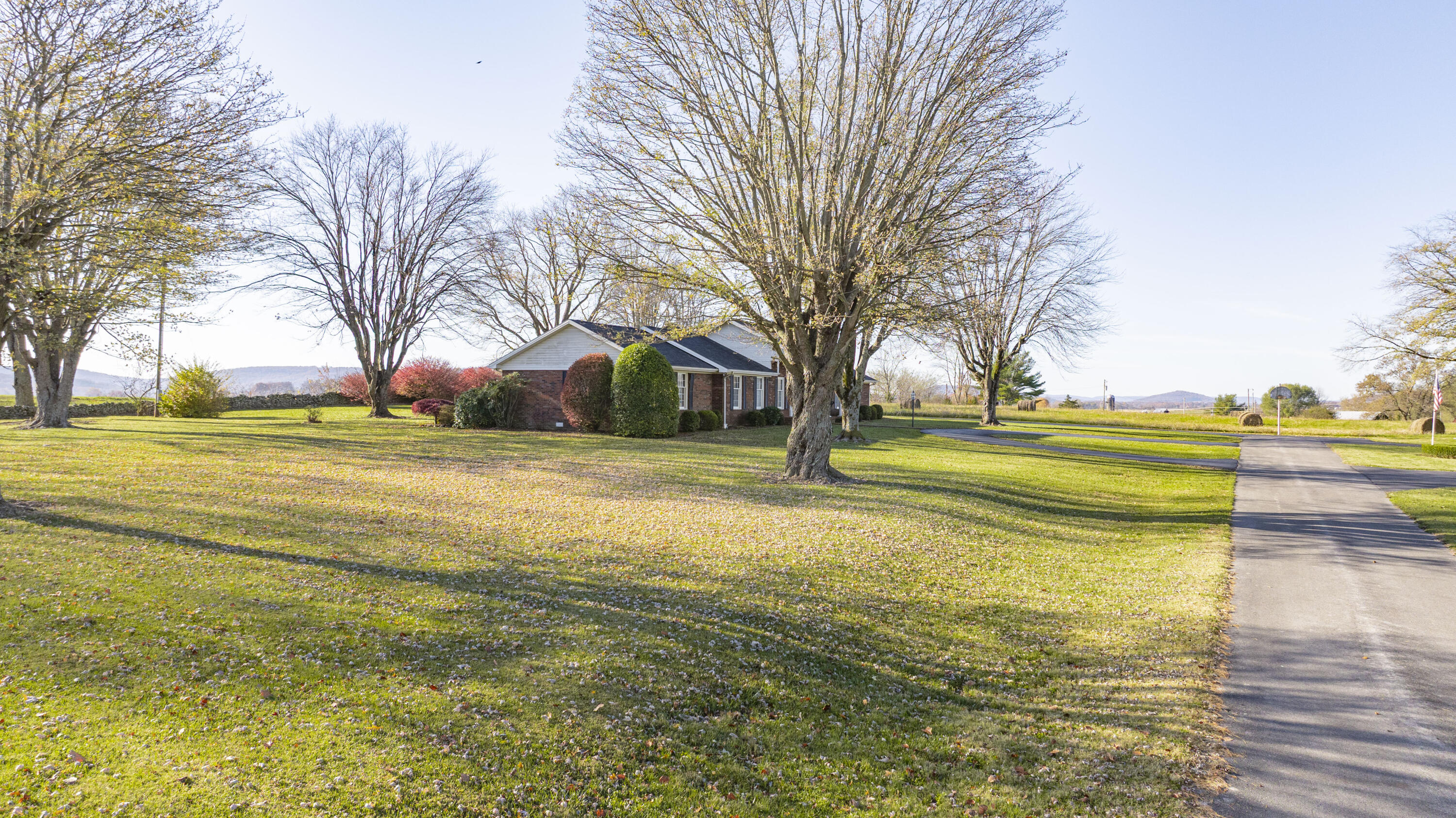 111 Stonehedge Court Property Photo 6