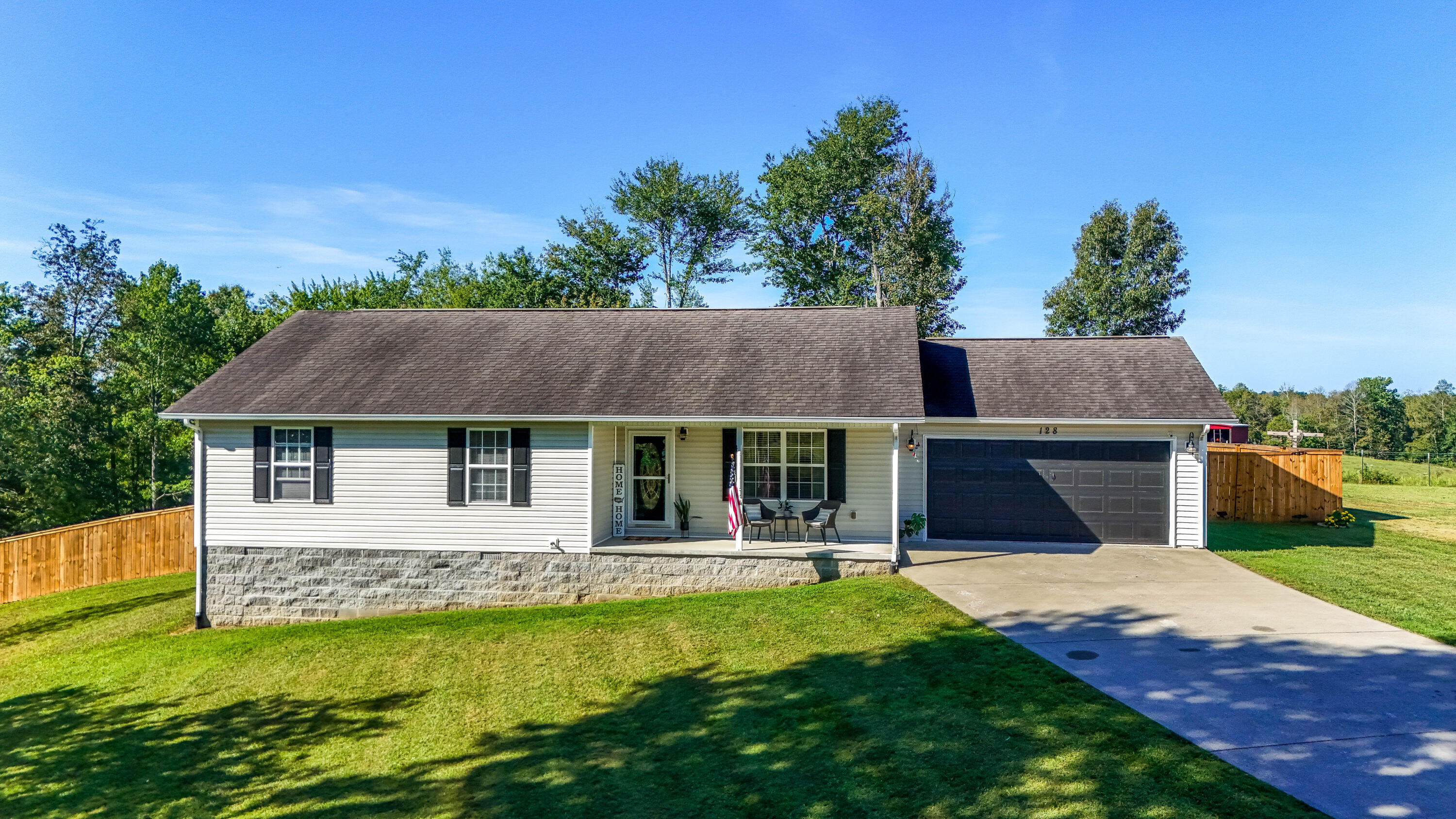 128 Winners Circle Property Photo 1