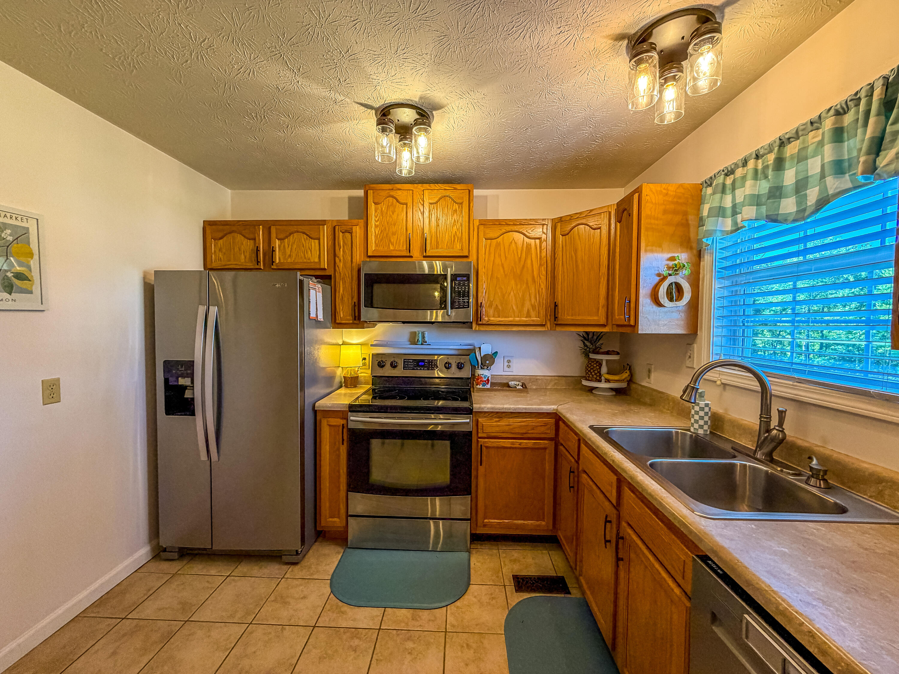 128 Winners Circle Property Photo 3