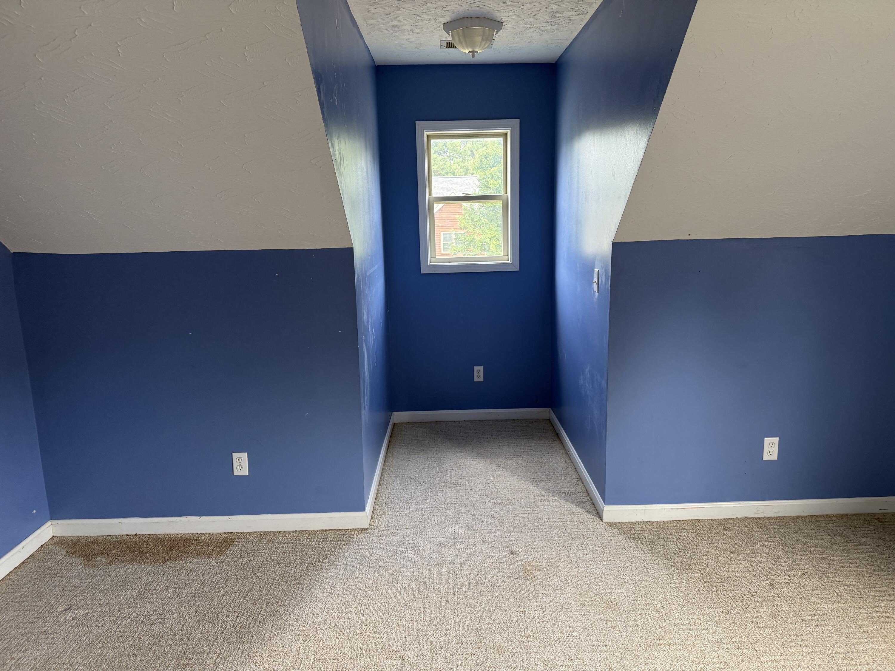 20 Pioneer Point Property Photo 6
