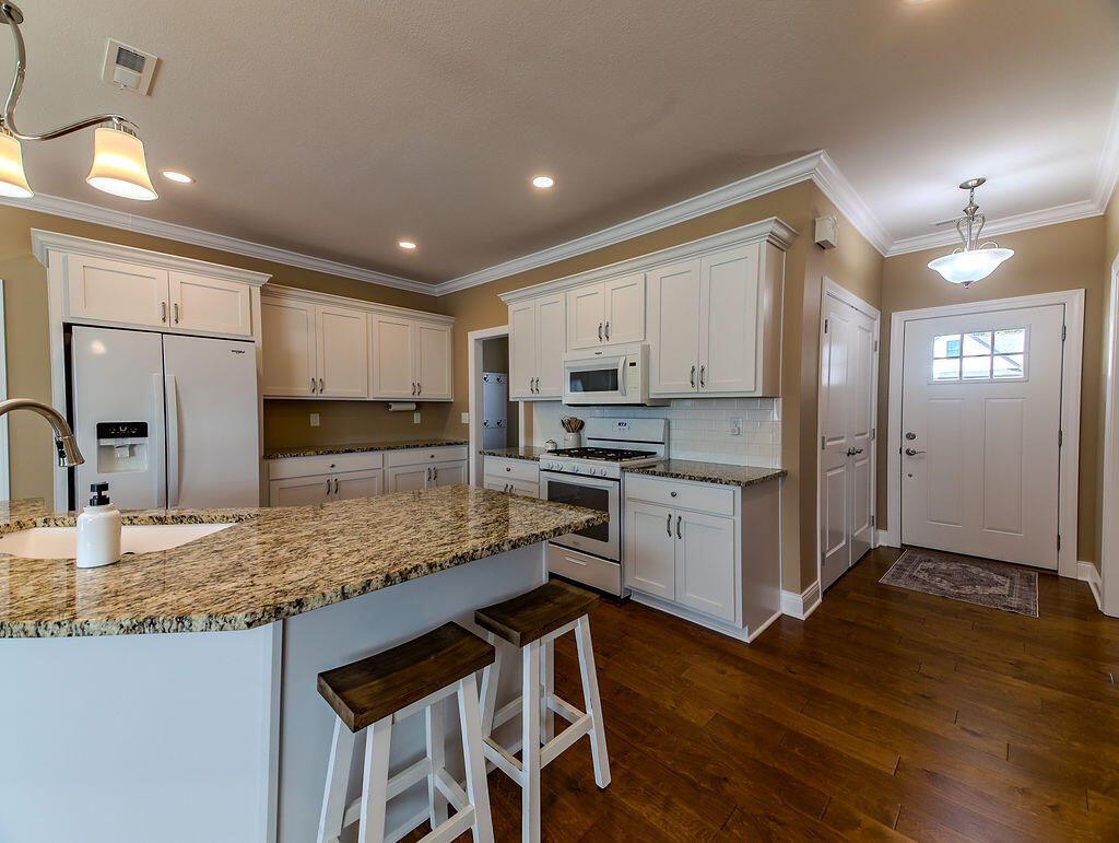 220 Hunters Ridge Drive Property Photo 3
