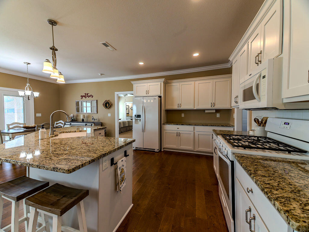 220 Hunters Ridge Drive Property Photo 4