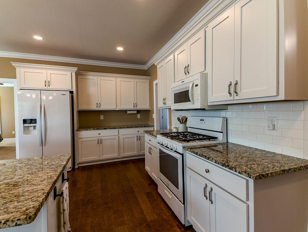 220 Hunters Ridge Drive Property Photo 8