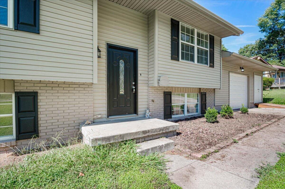 305 Maple Street Property Photo 5