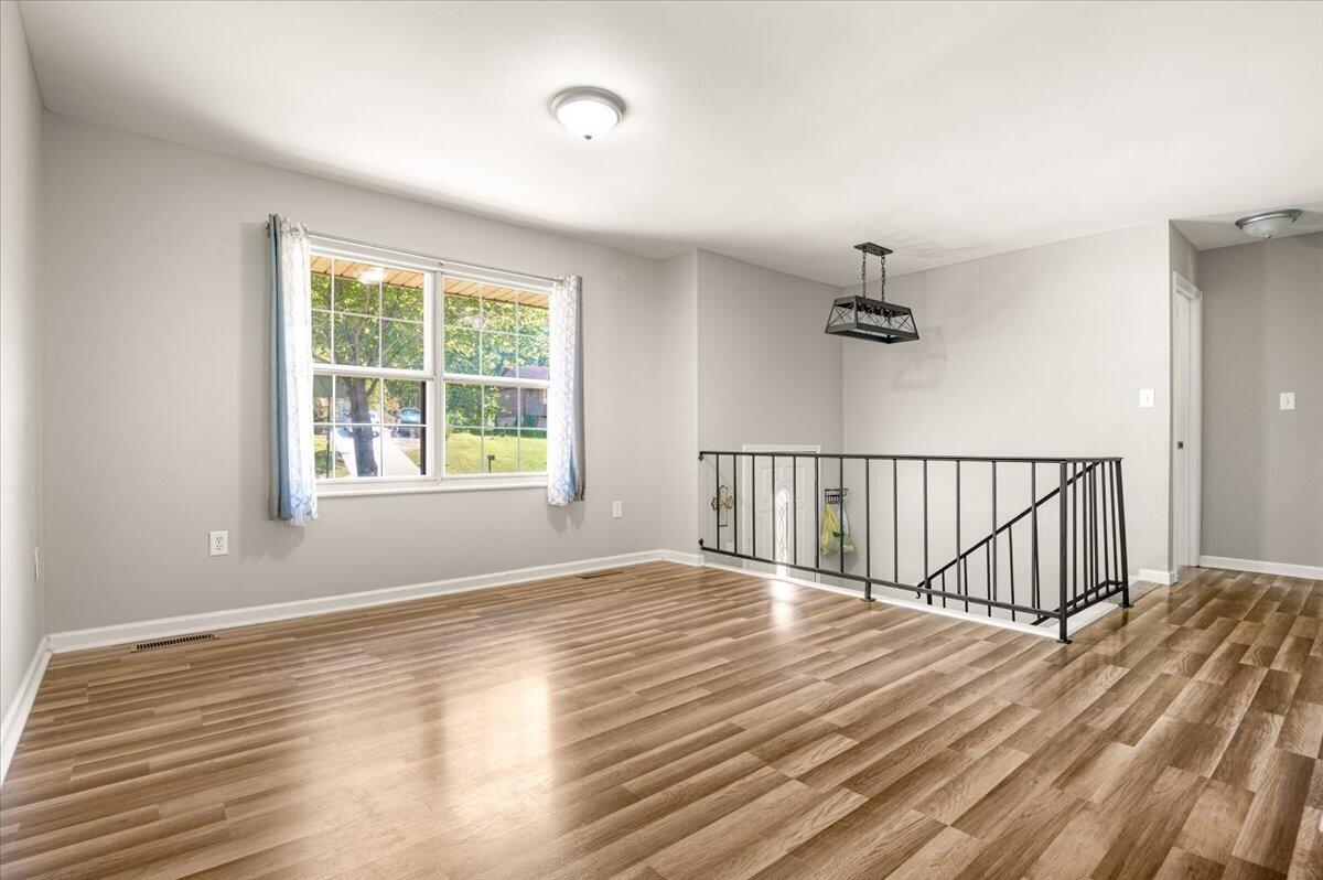 305 Maple Street Property Photo 8