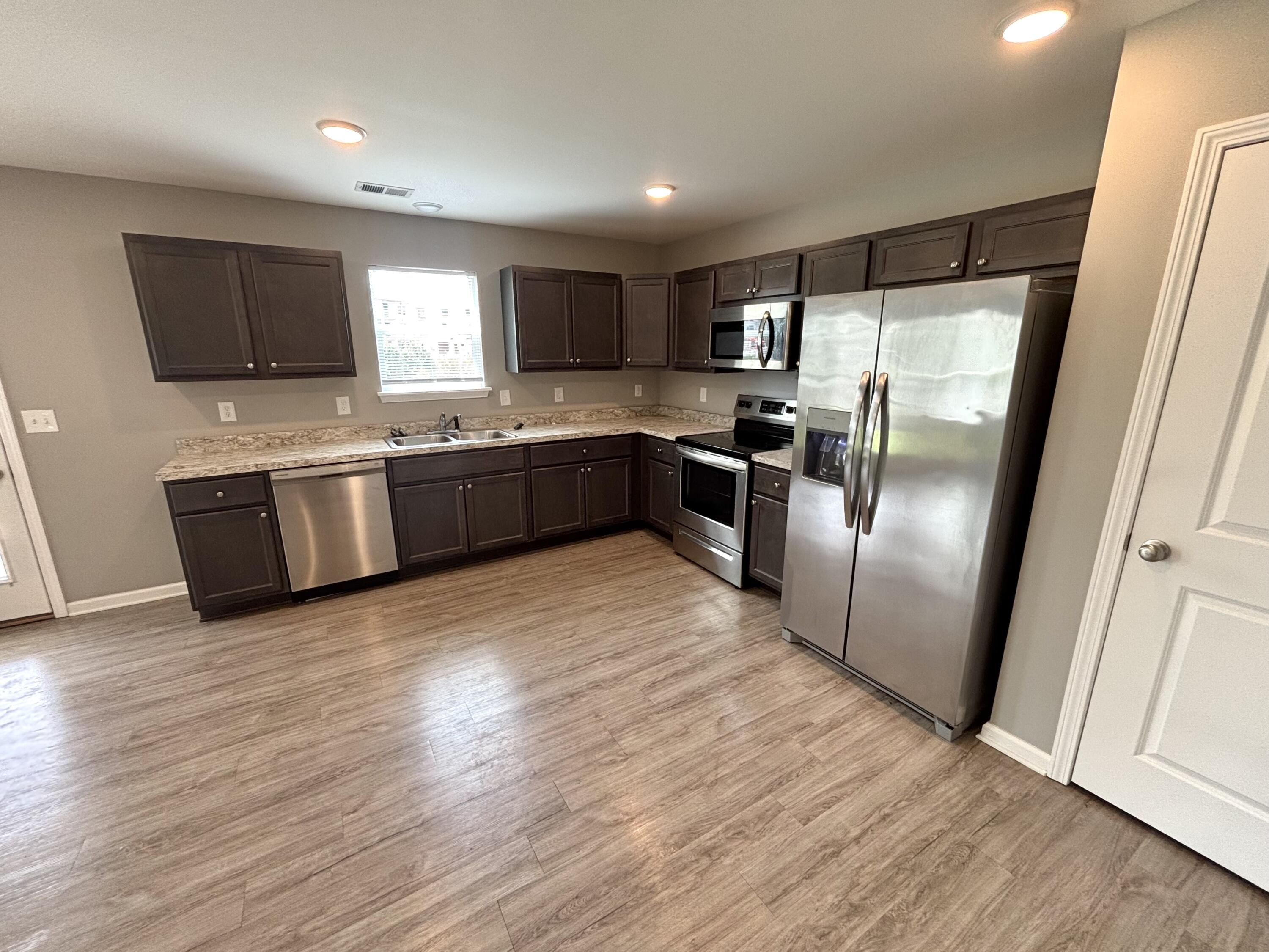 2436a Feathersound Way Property Photo 5