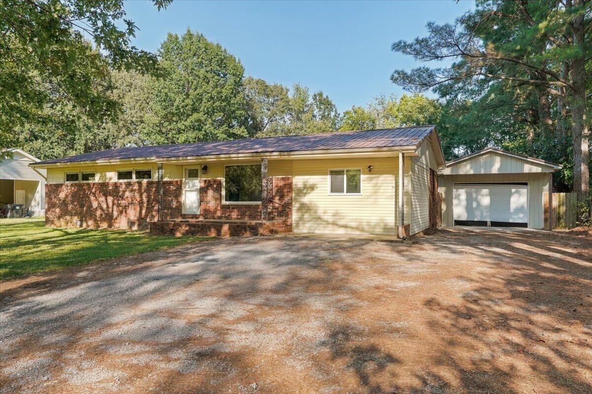 202 Oakcrest Drive Property Photo 1