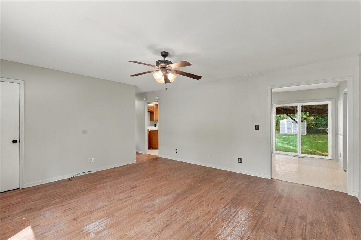 202 Oakcrest Drive Property Photo 3