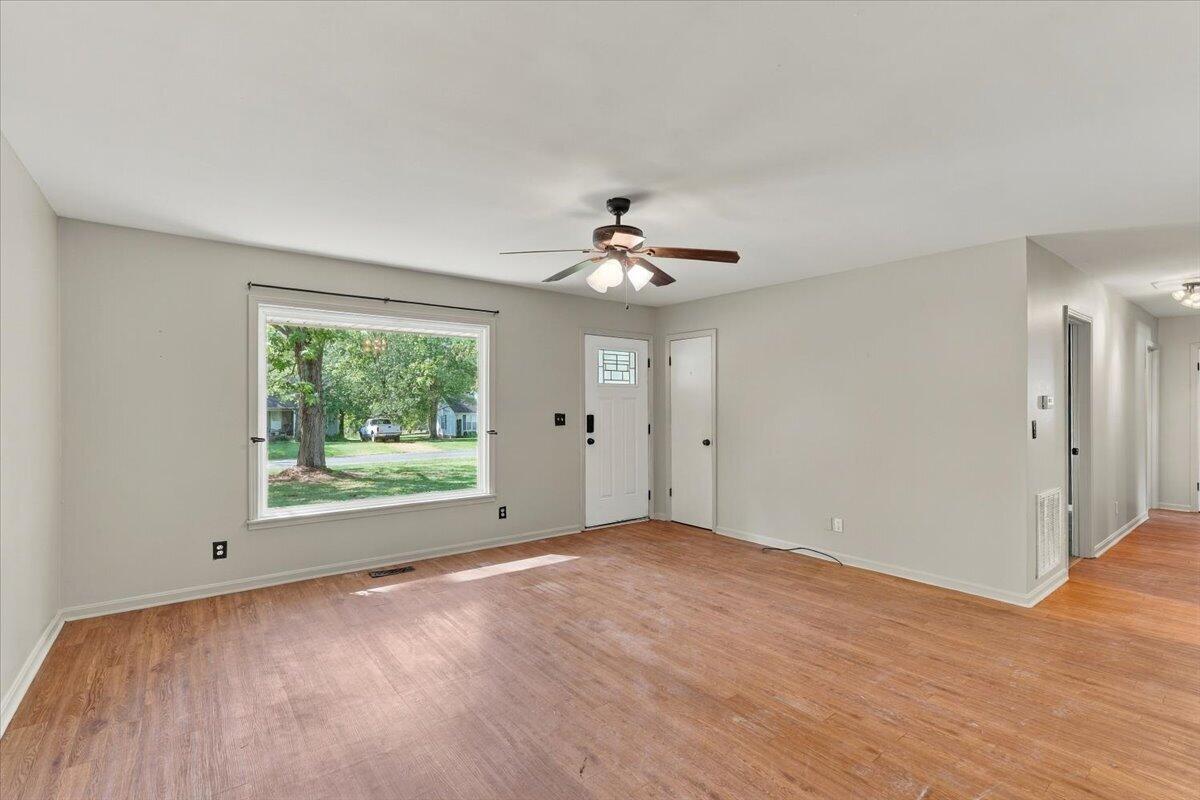 202 Oakcrest Drive Property Photo 4