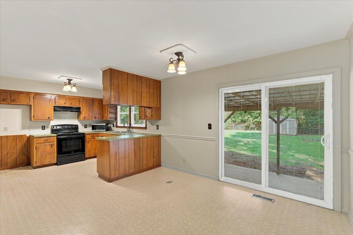 202 Oakcrest Drive Property Photo 5