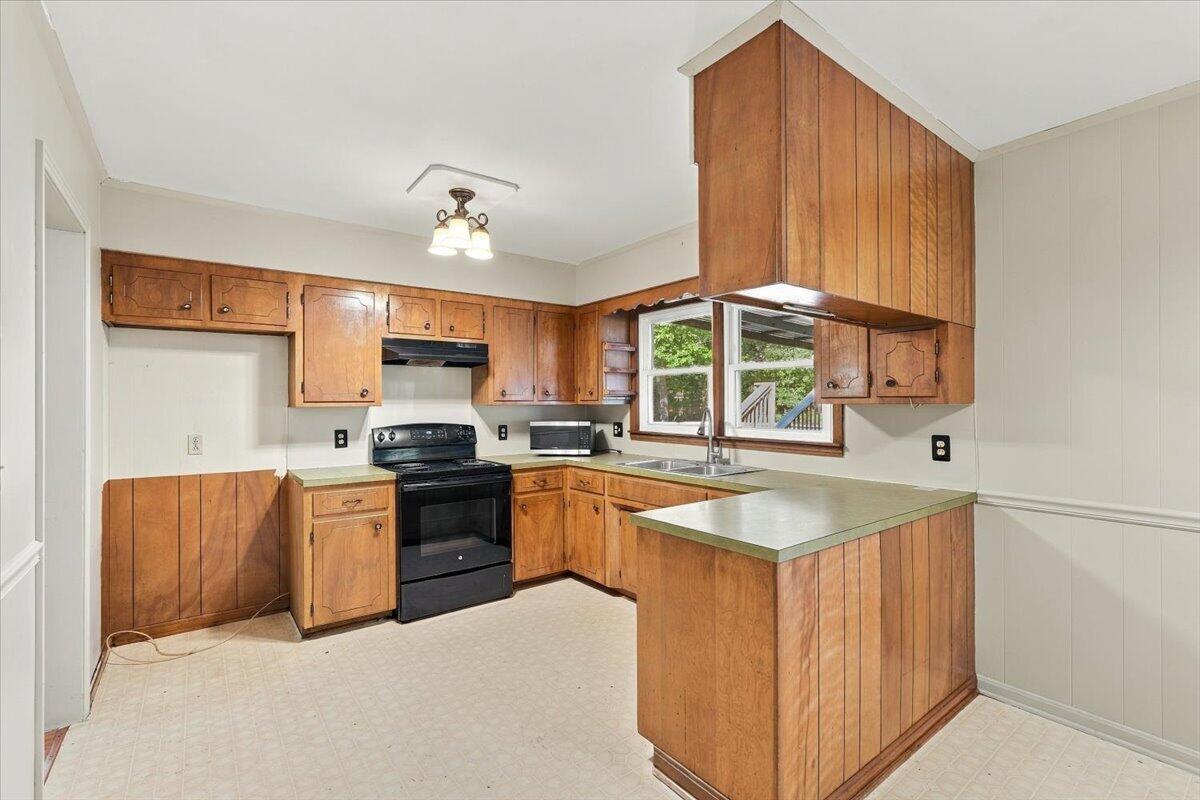 202 Oakcrest Drive Property Photo 6