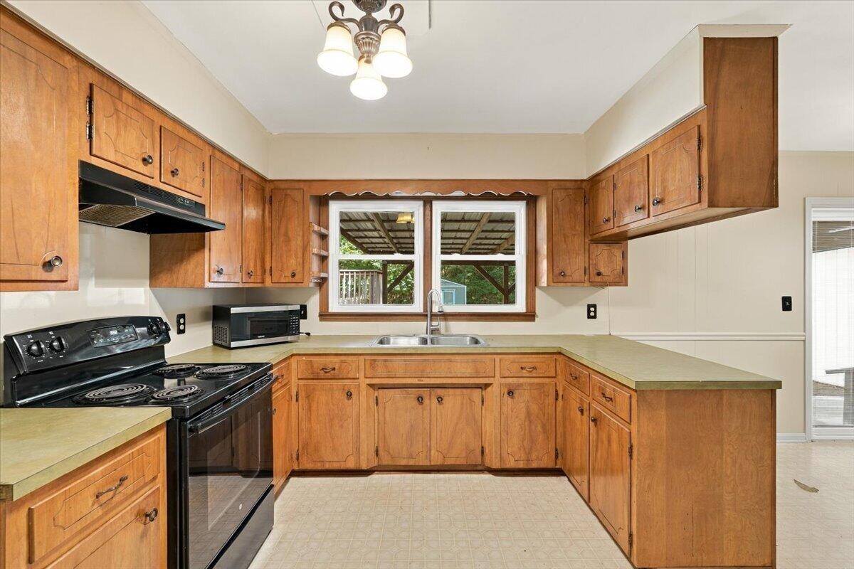 202 Oakcrest Drive Property Photo 7