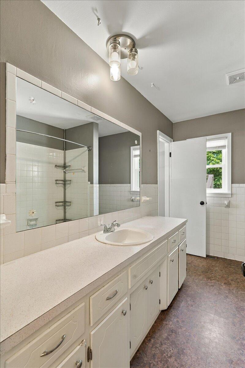 202 Oakcrest Drive Property Photo 25