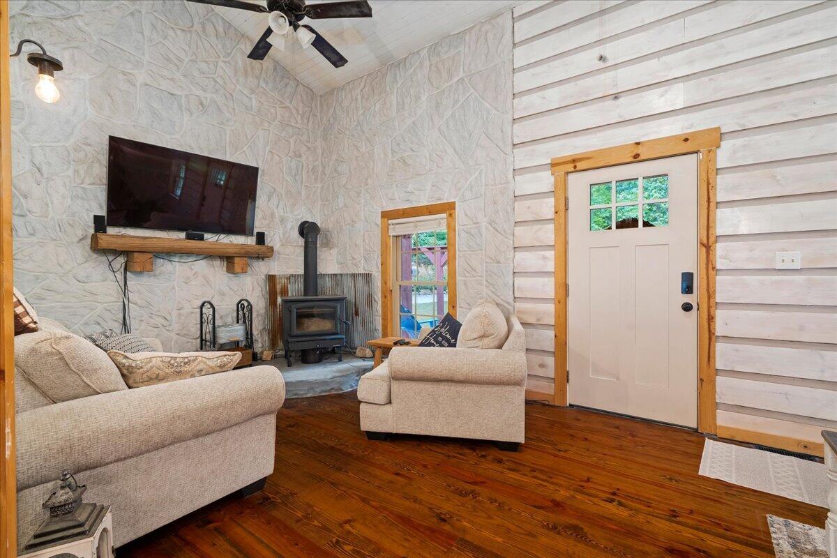 9653 Mckee Road Property Photo 12