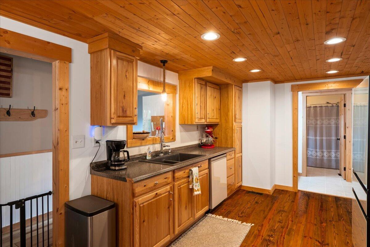 9653 Mckee Road Property Photo 18
