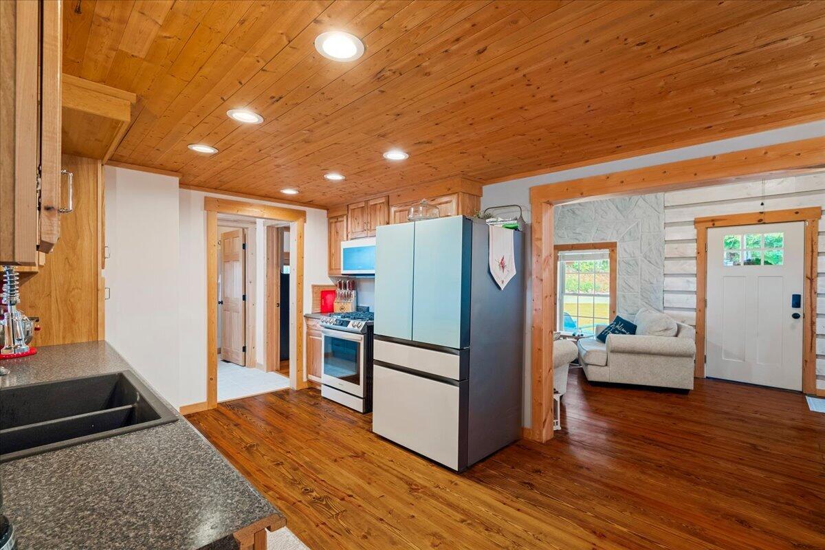 9653 Mckee Road Property Photo 19