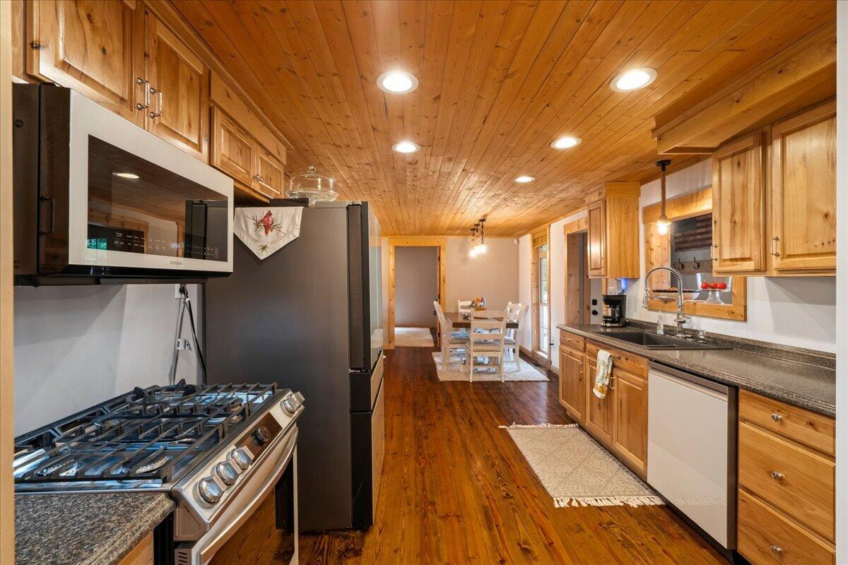 9653 Mckee Road Property Photo 20