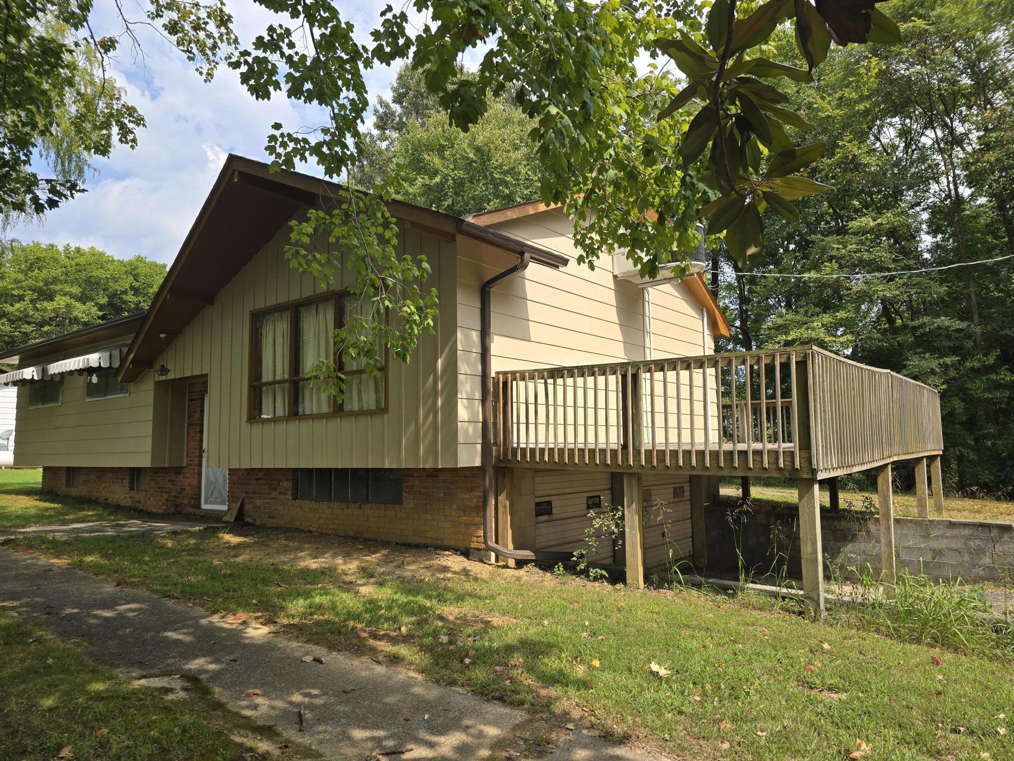 708 Armstrong Road Property Photo 2