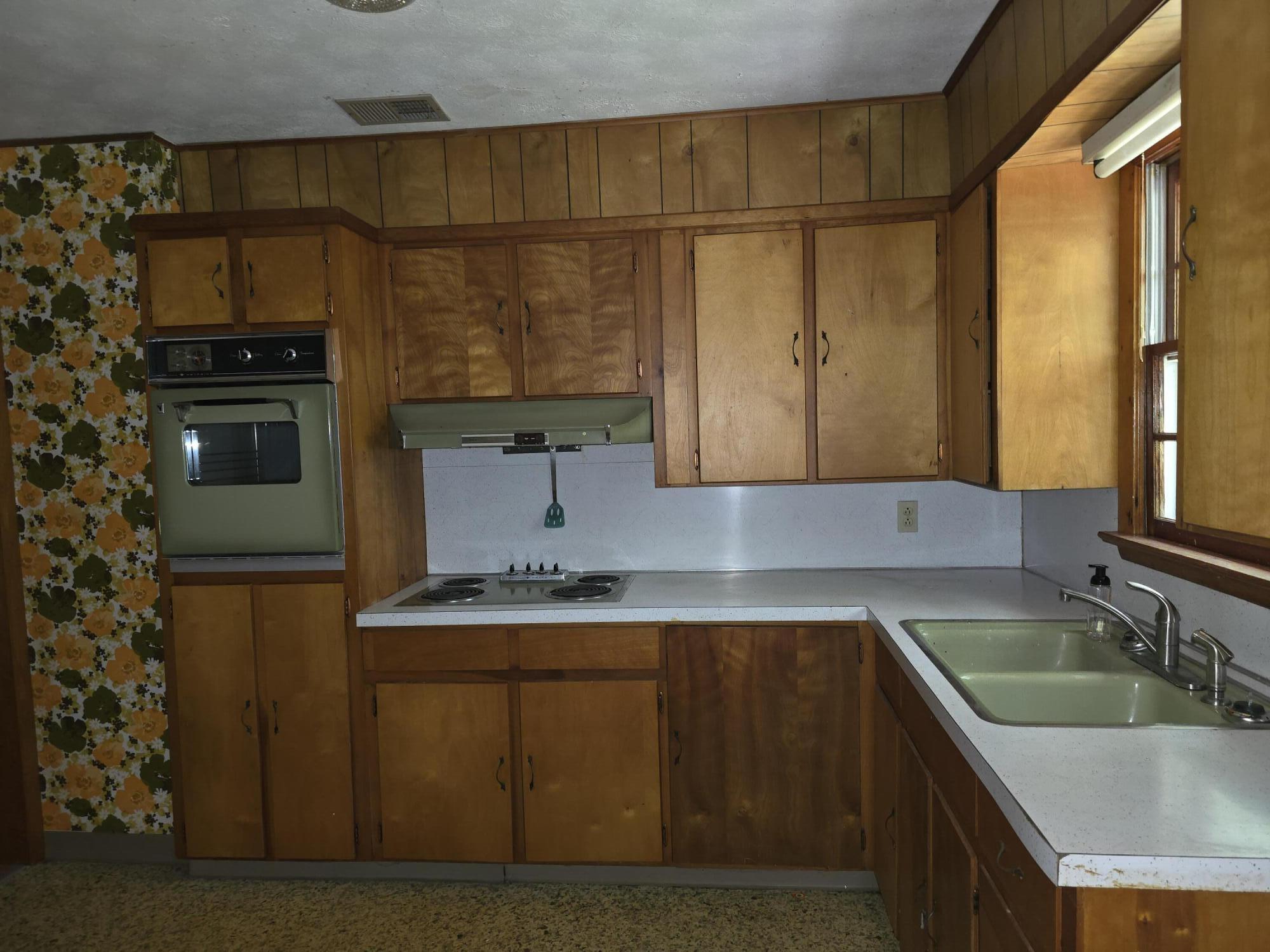 708 Armstrong Road Property Photo 10