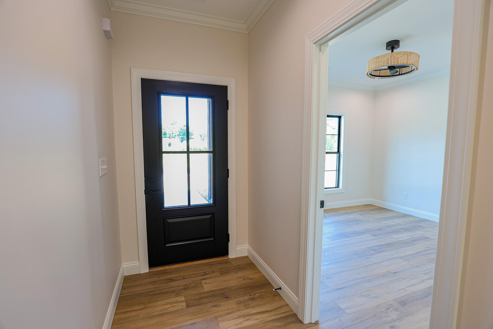 910 Violet Court Property Photo 3