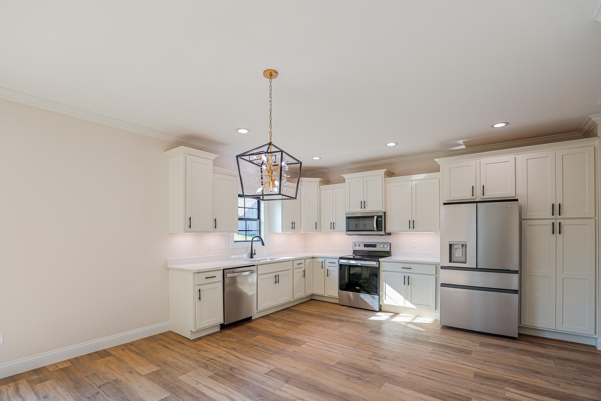 910 Violet Court Property Photo 4