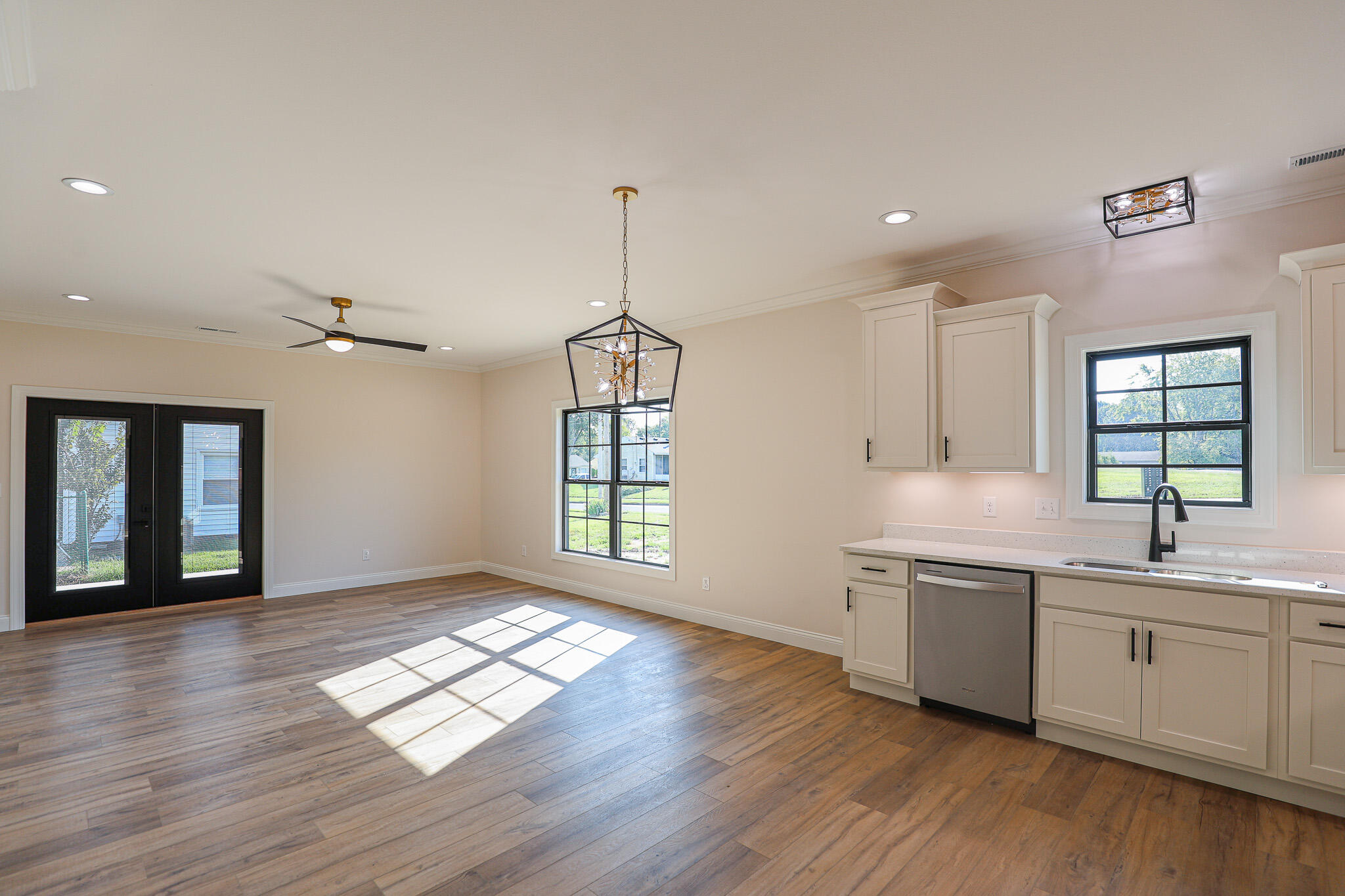 910 Violet Court Property Photo 10
