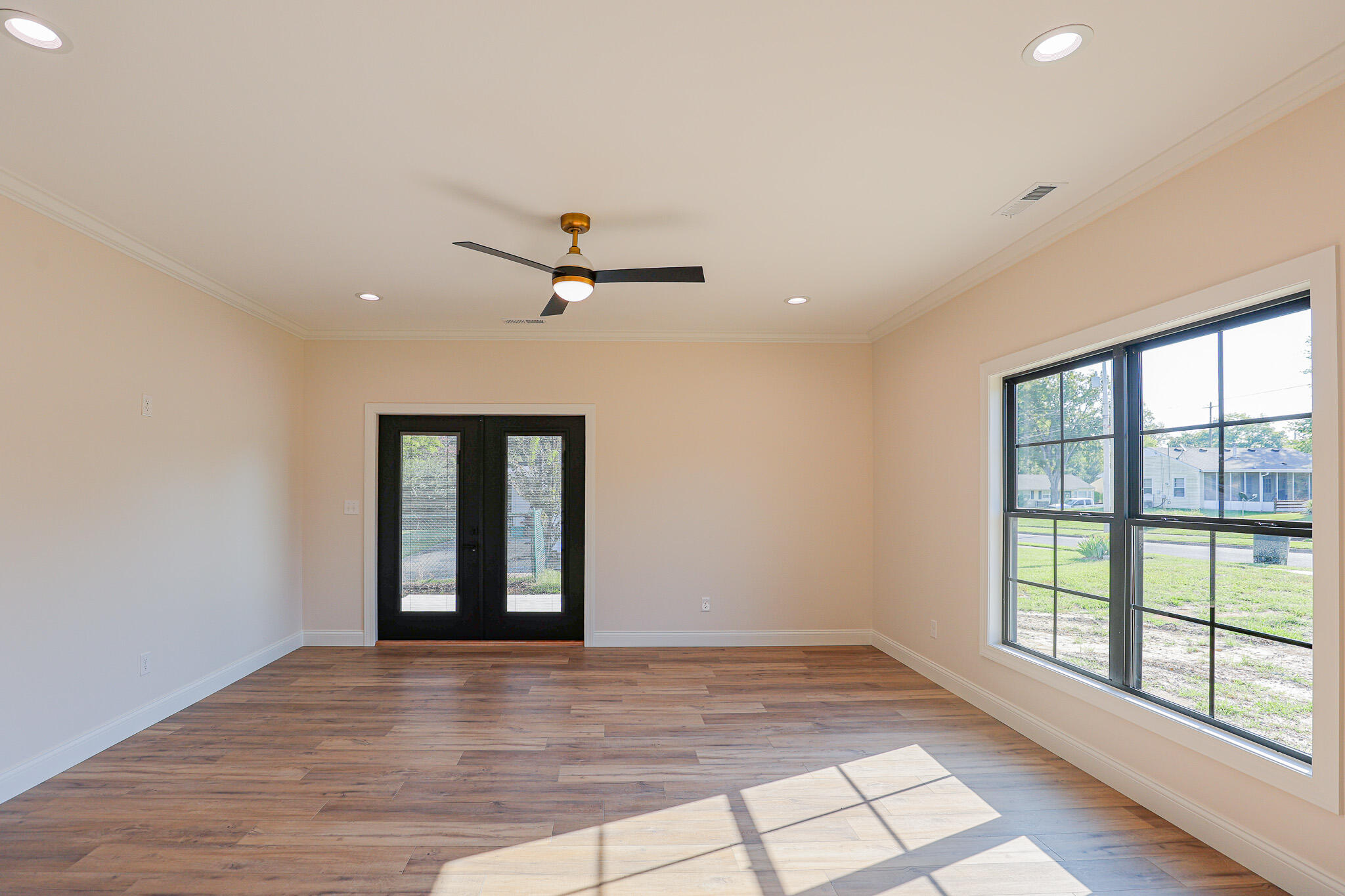 910 Violet Court Property Photo 12