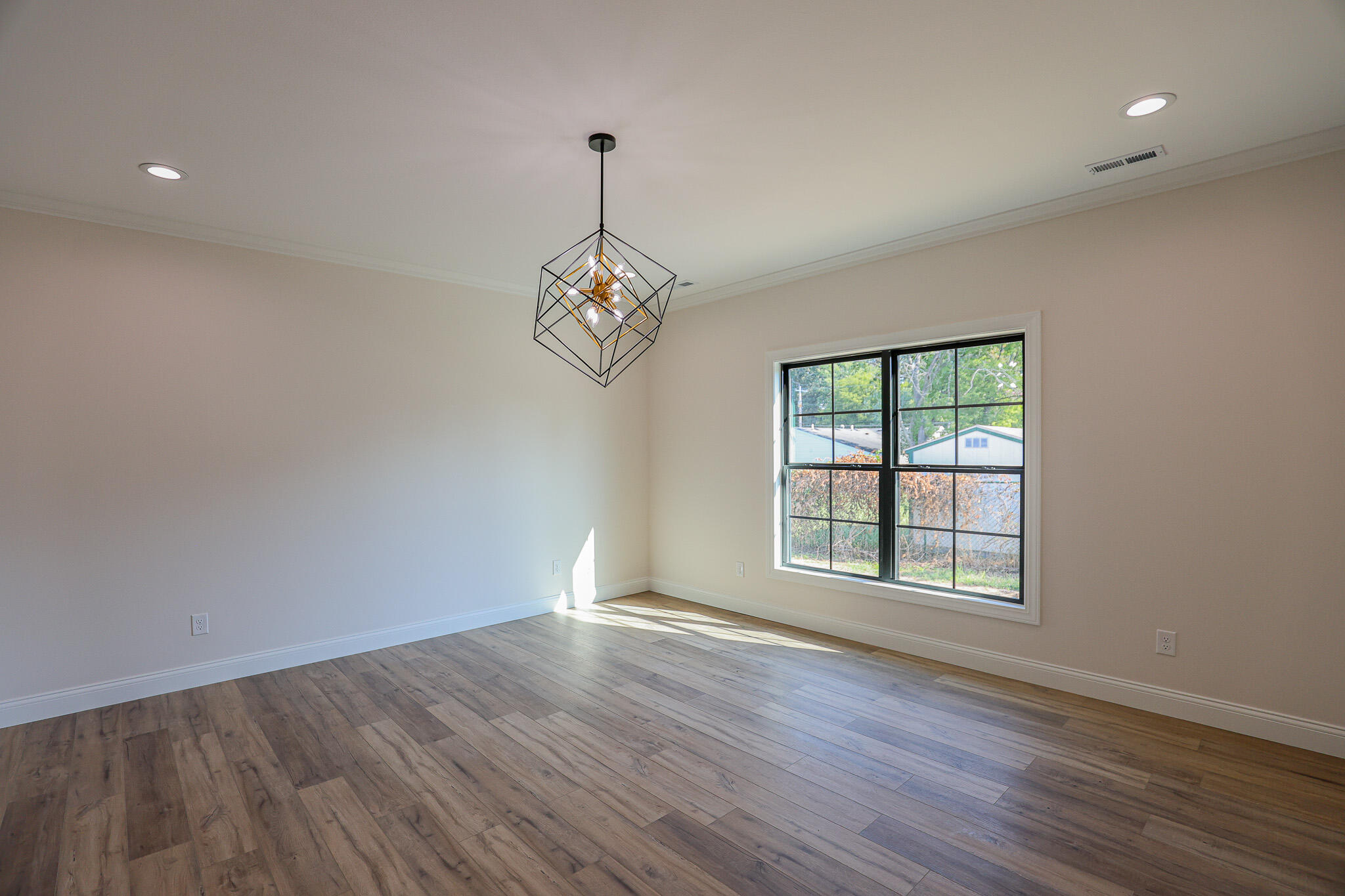 910 Violet Court Property Photo 14