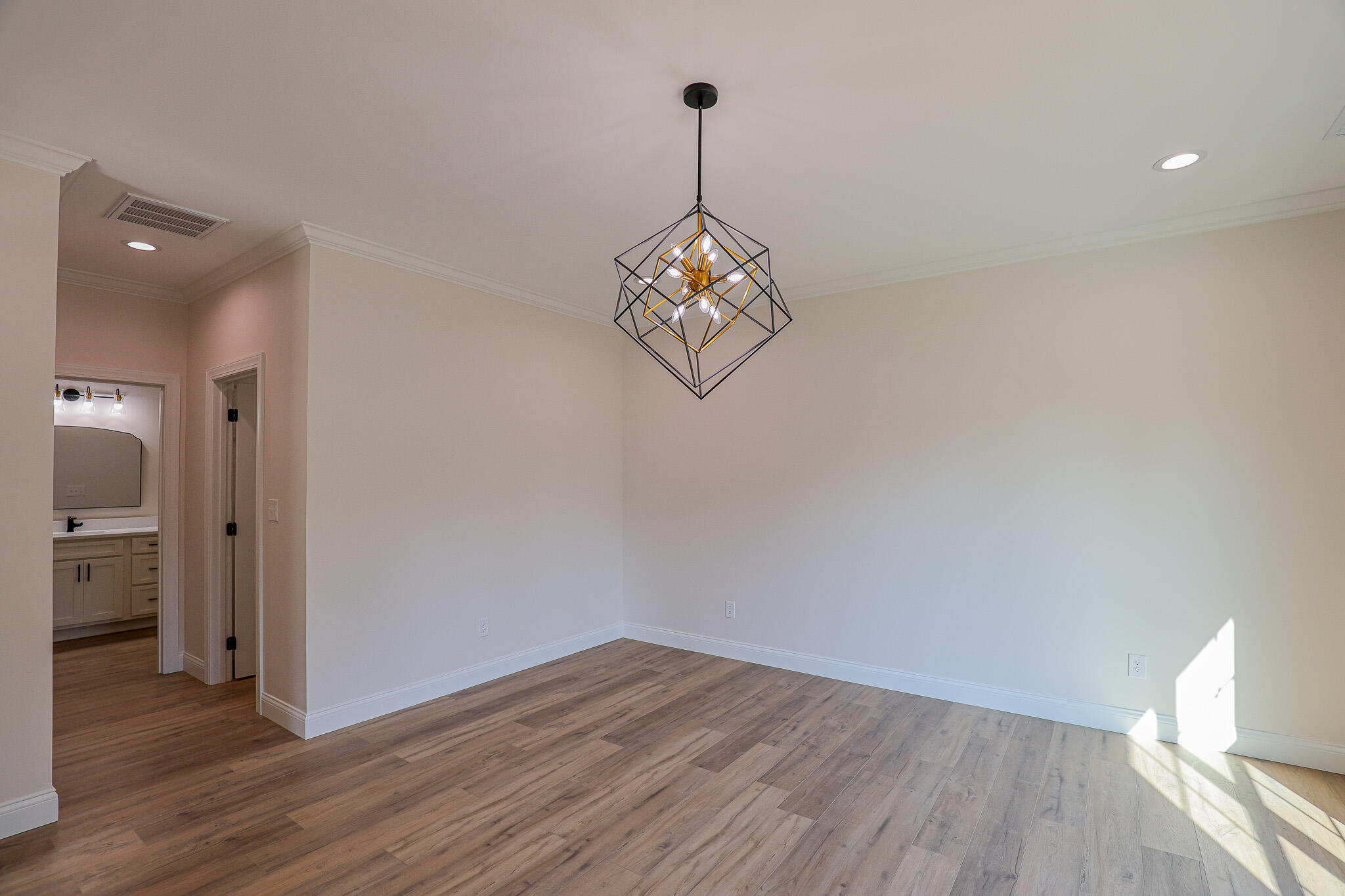 910 Violet Court Property Photo 15