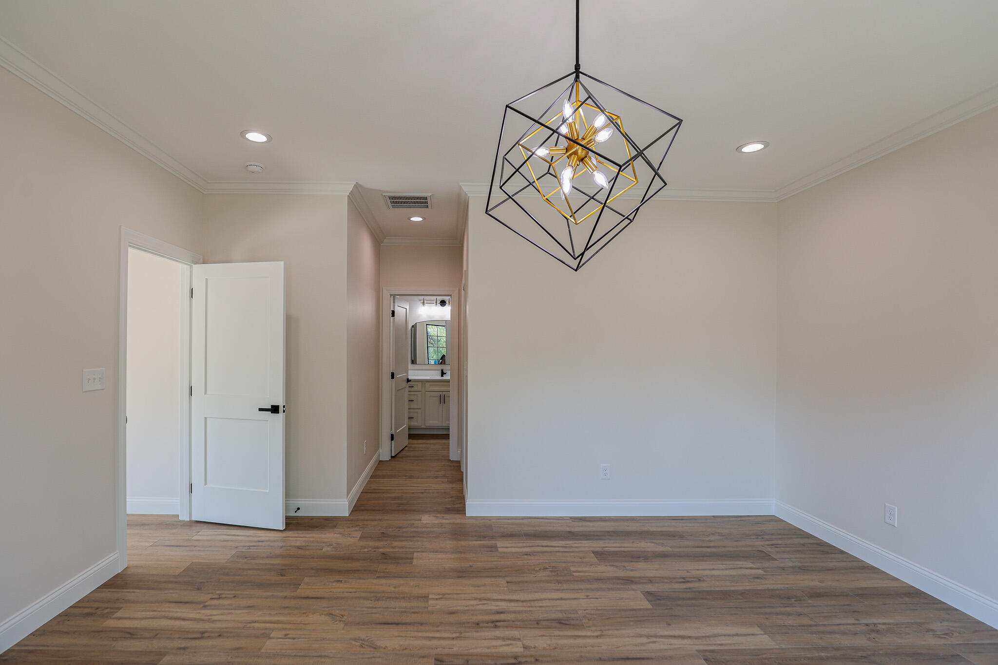 910 Violet Court Property Photo 16
