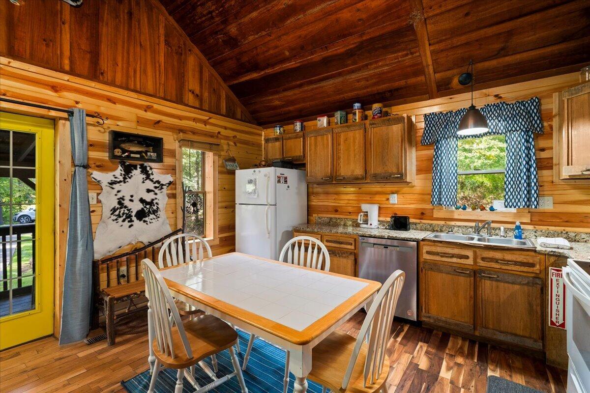 785 Cliffview Road Property Photo 8