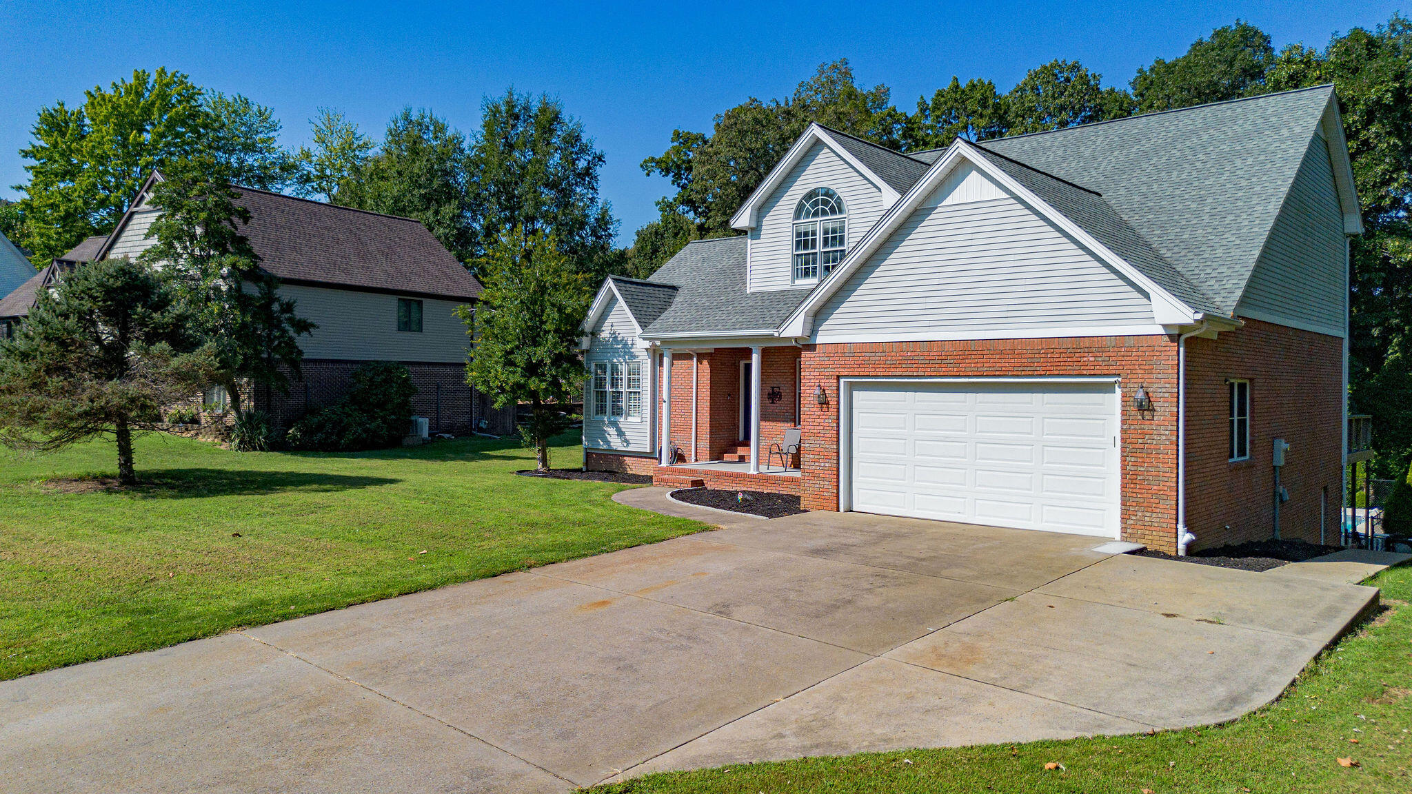 4401 Westchester Lane Property Photo 3