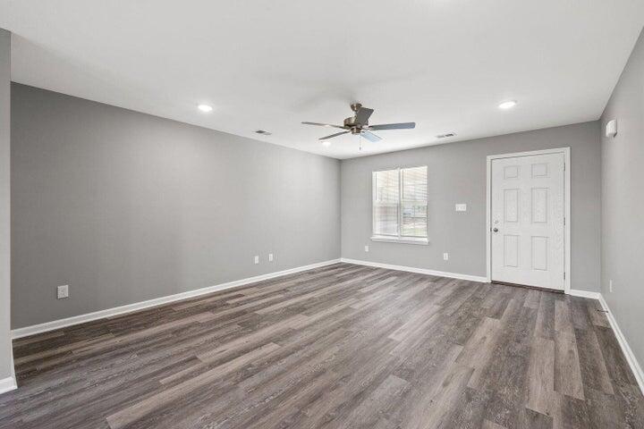 8169 Driftwood Loop Property Photo 5