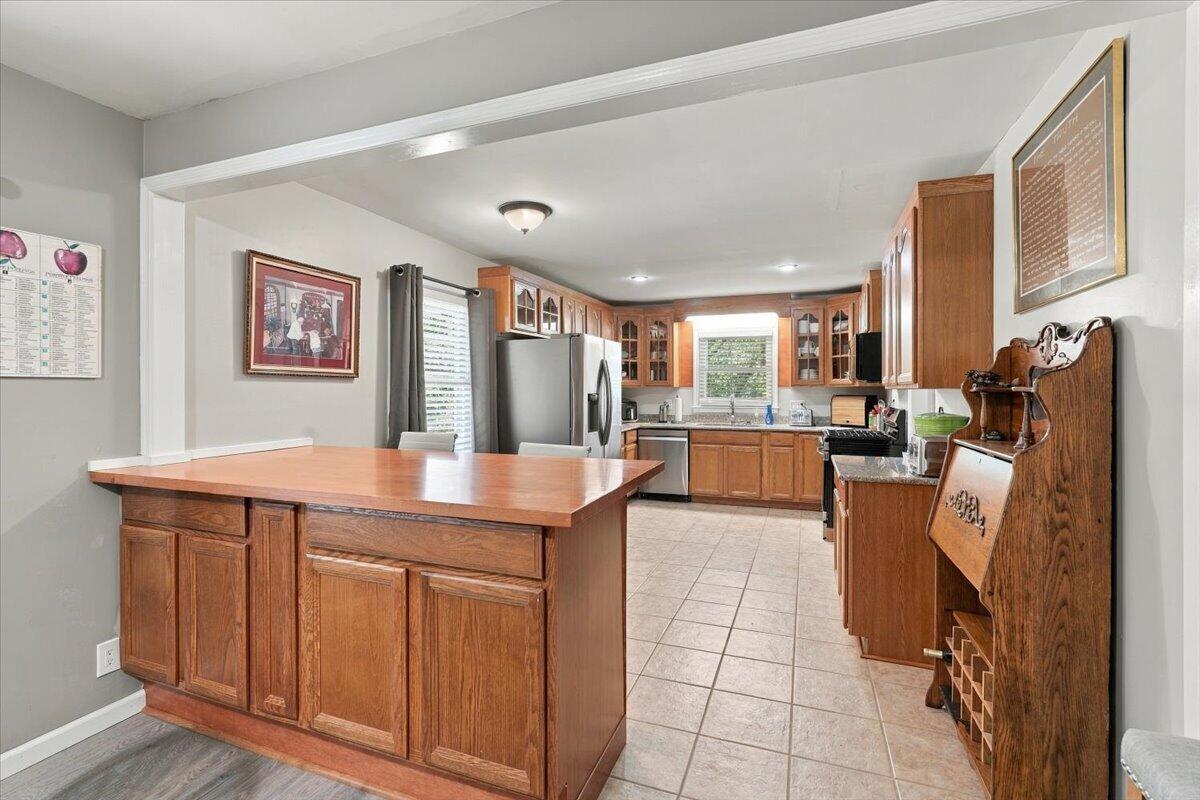 100 W Fairview Avenue Property Photo 9