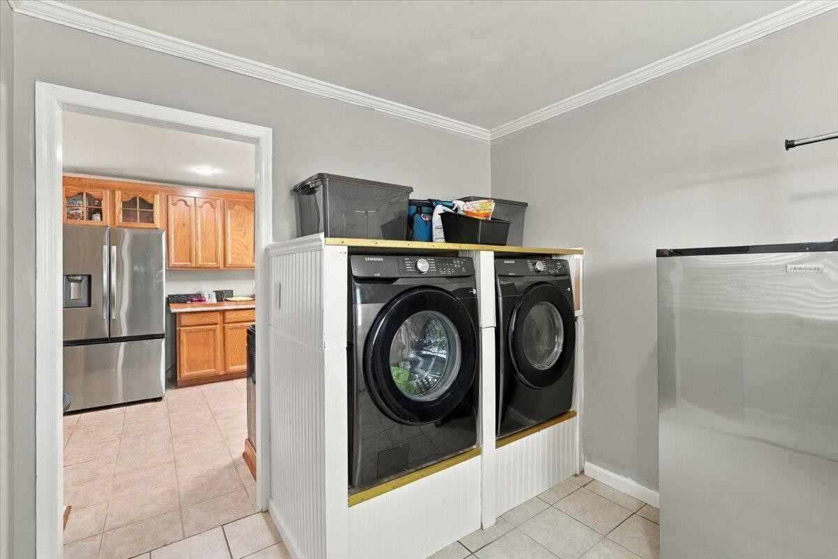 100 W Fairview Avenue Property Photo 13