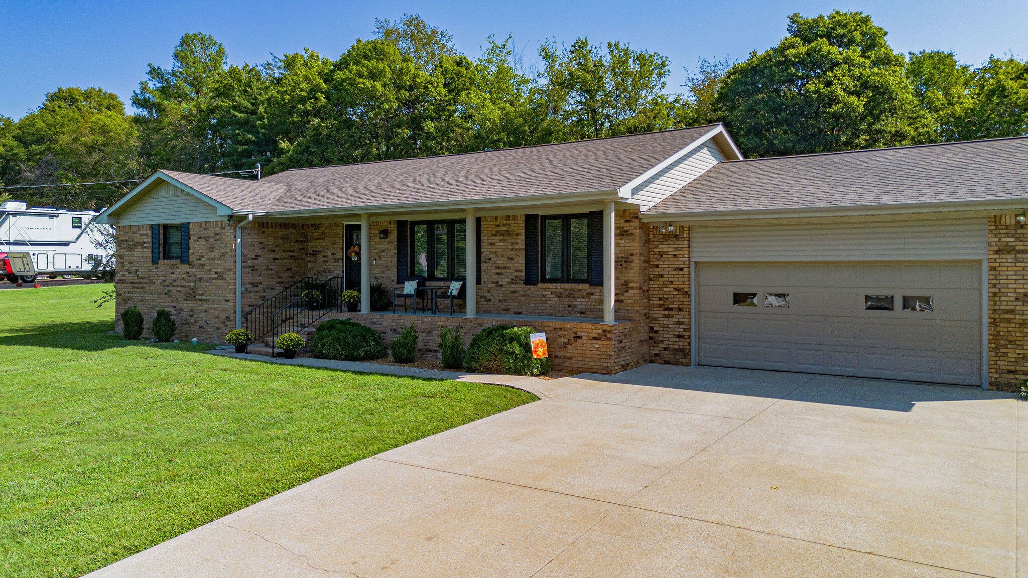 4746 Jewell Lane Property Photo 4