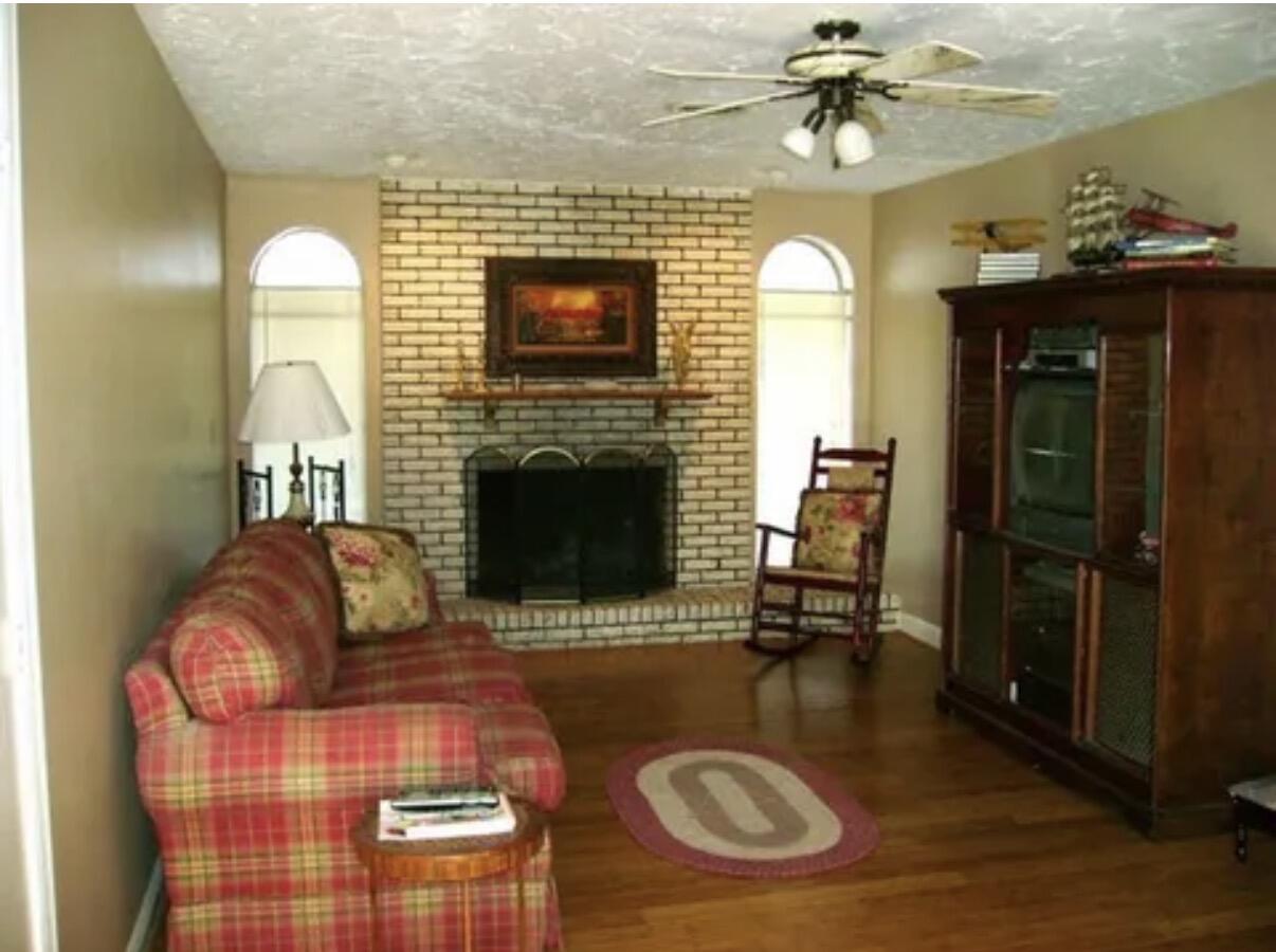 190 Hubble Road Property Photo 2