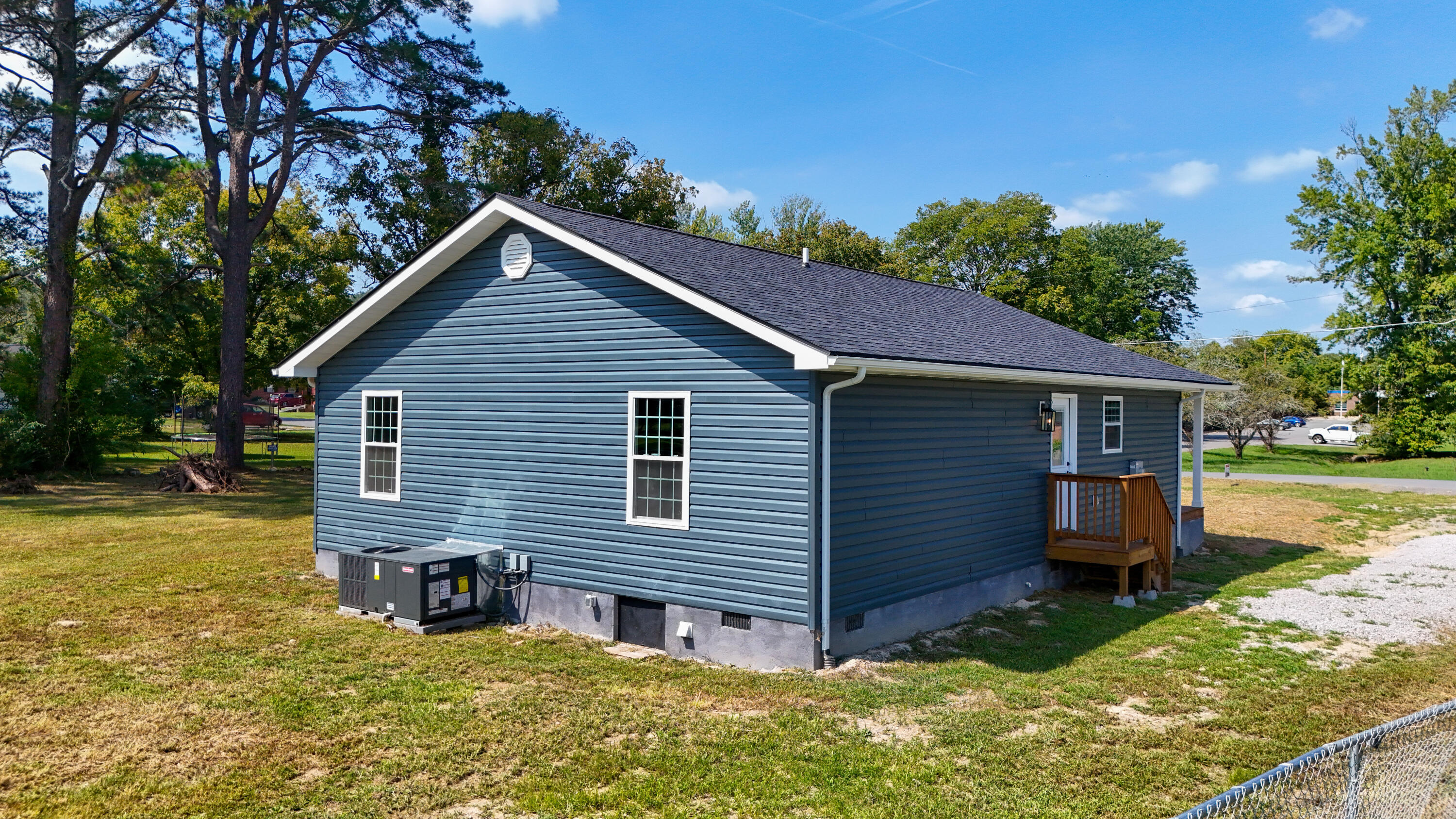 114 Shelby Street Property Photo 3