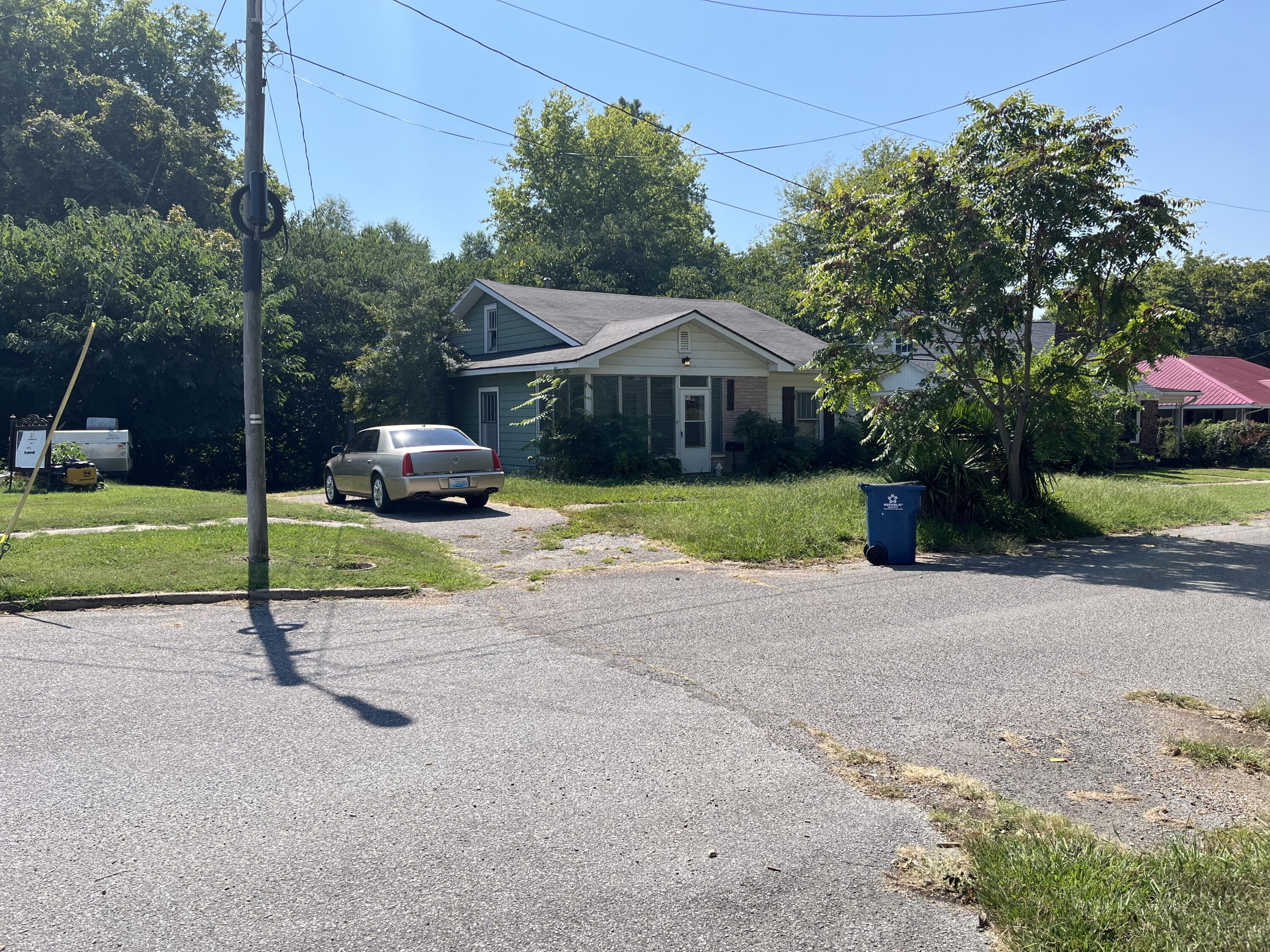 715 Magnolia Street Property Photo 2