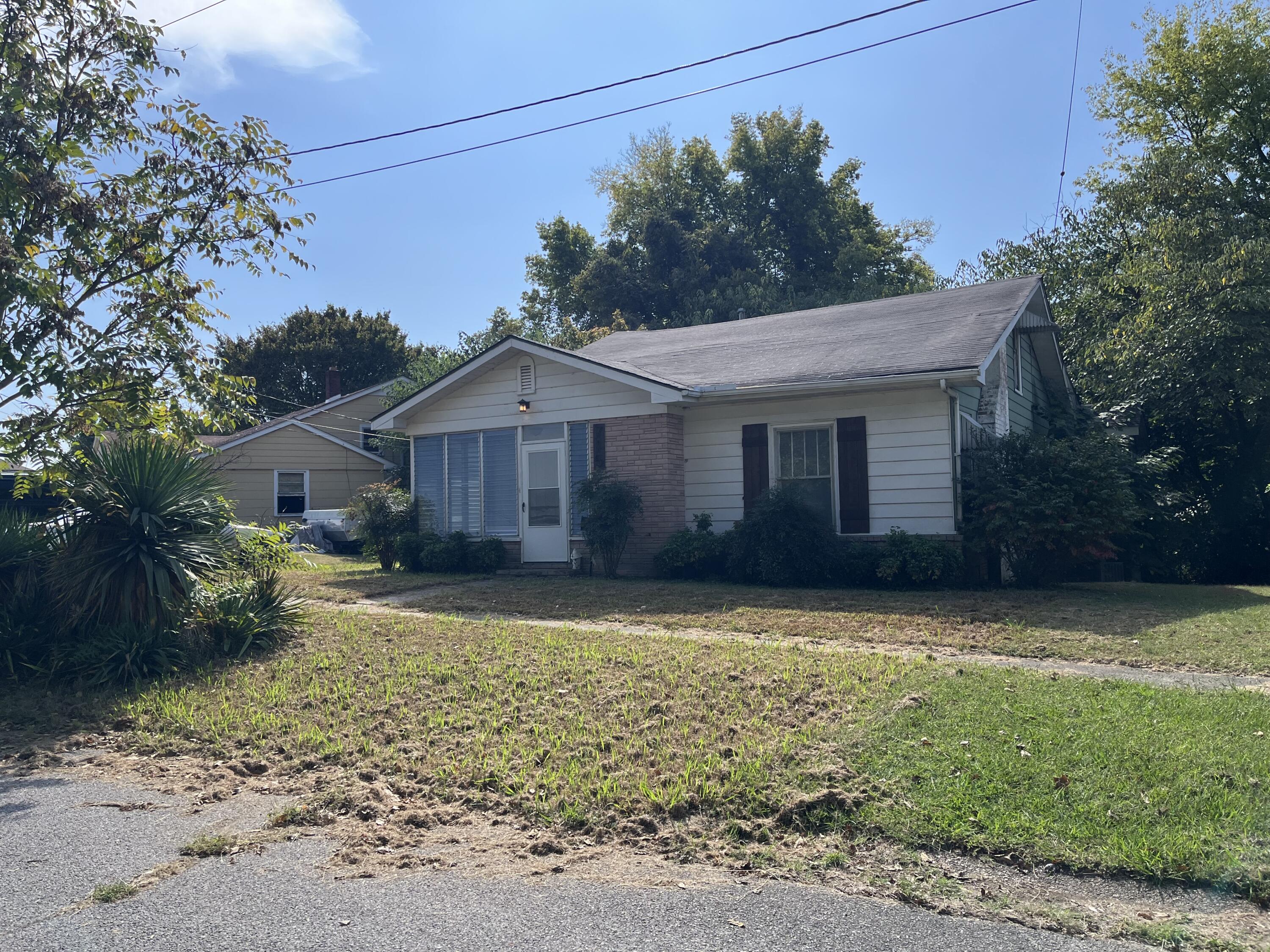 715 Magnolia Street Property Photo 2