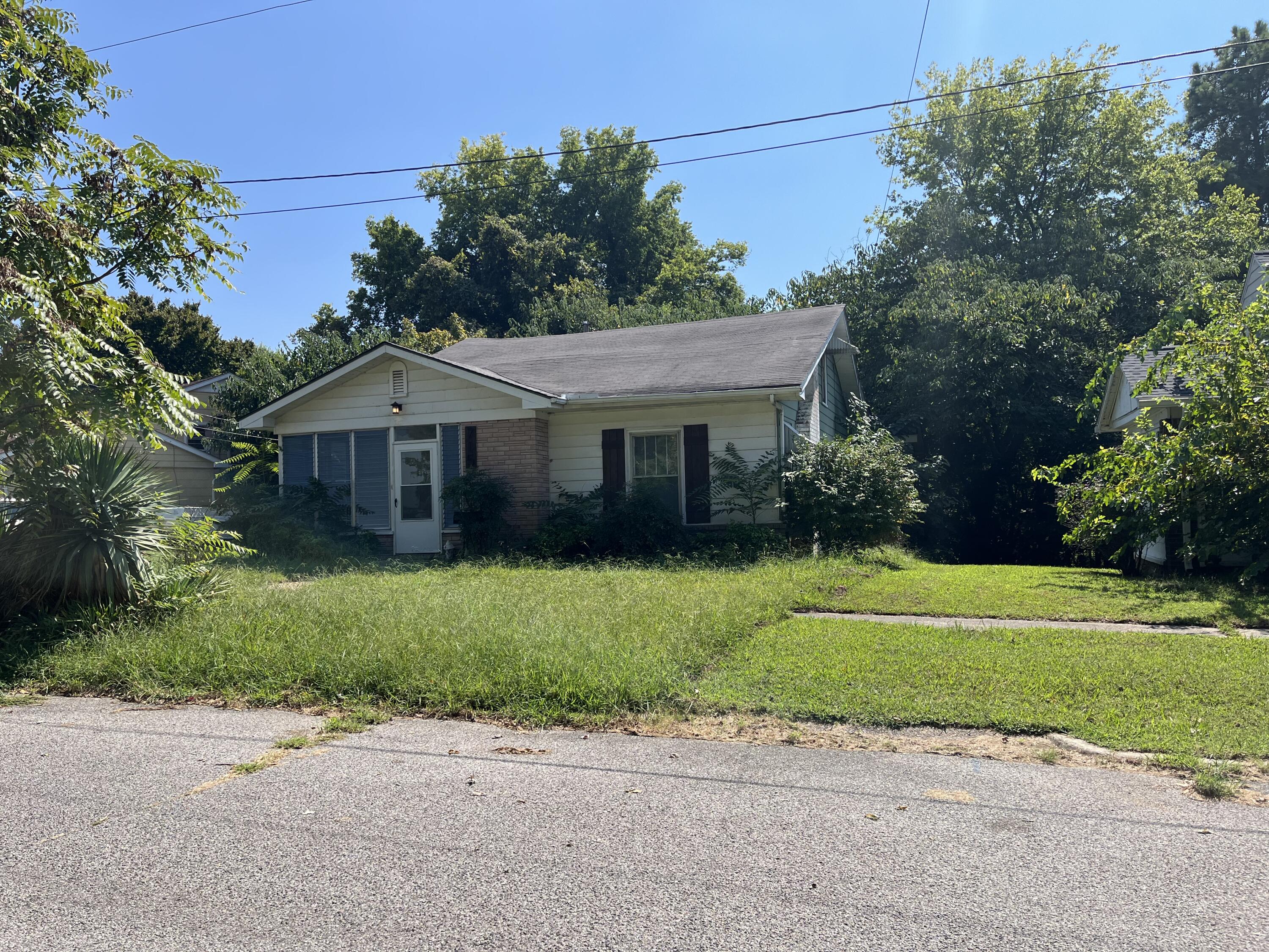 715 Magnolia Street Property Photo 3