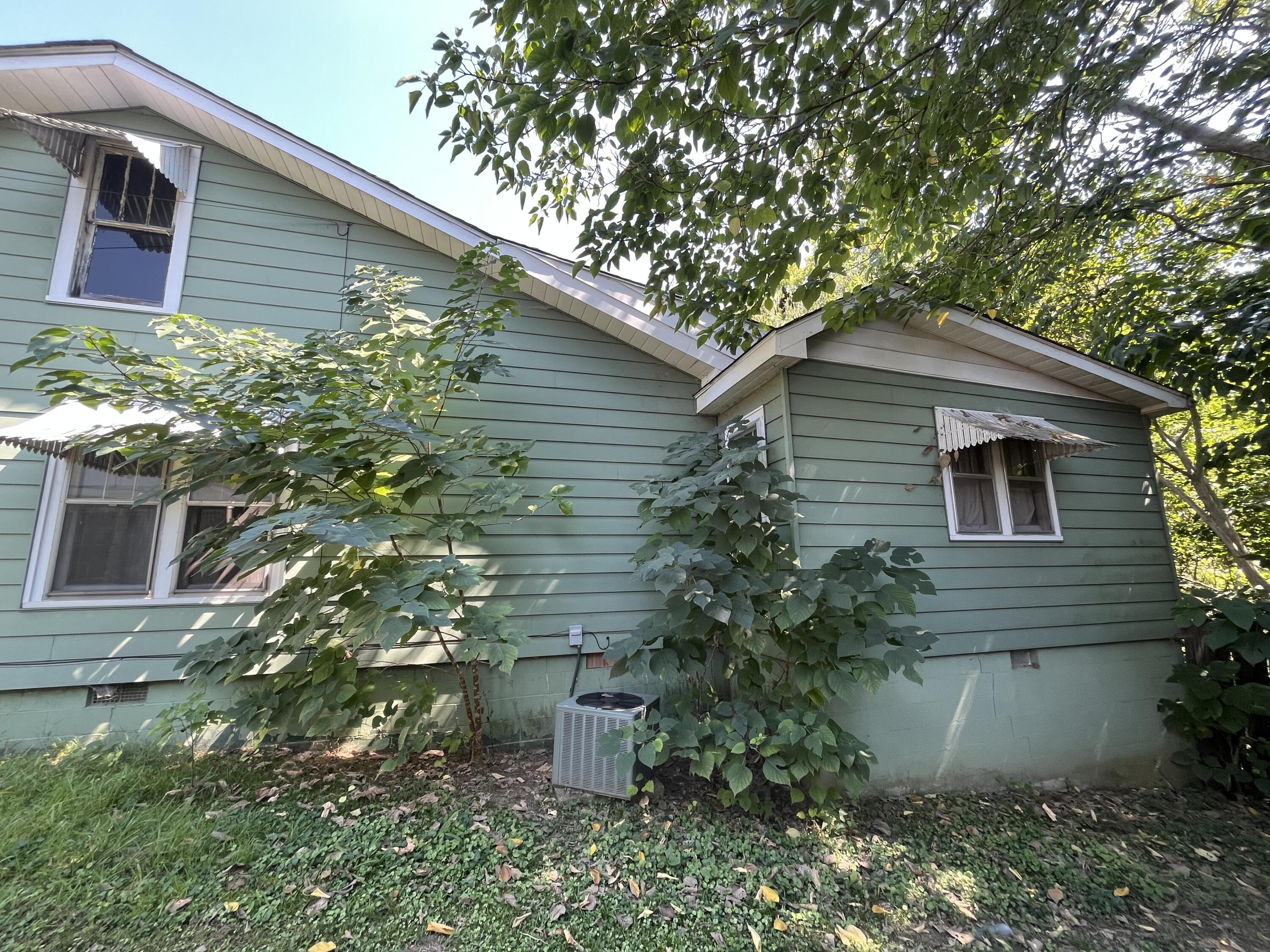715 Magnolia Street Property Photo 5