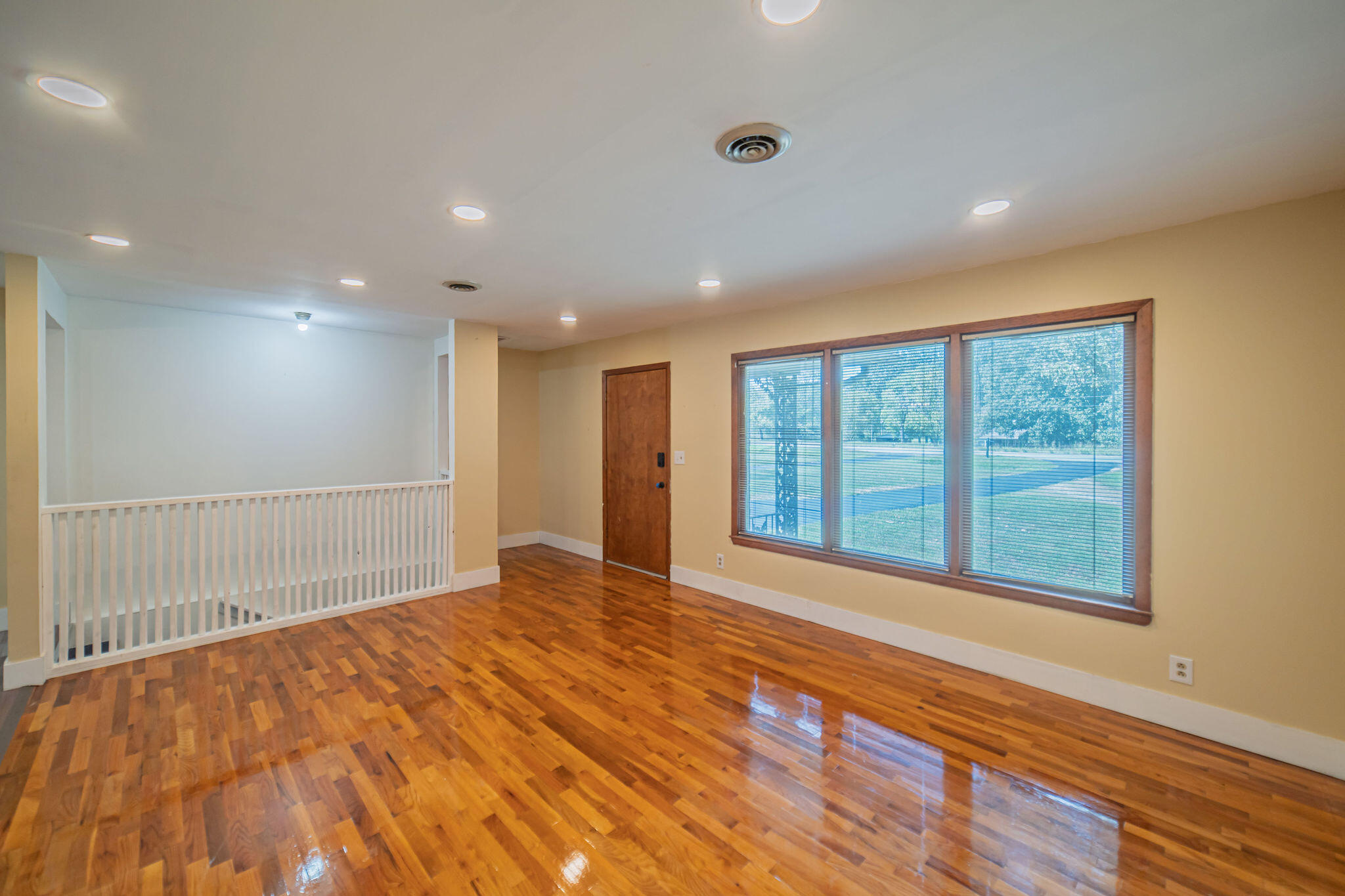 1299 Oak Park Boulevard Property Photo 4