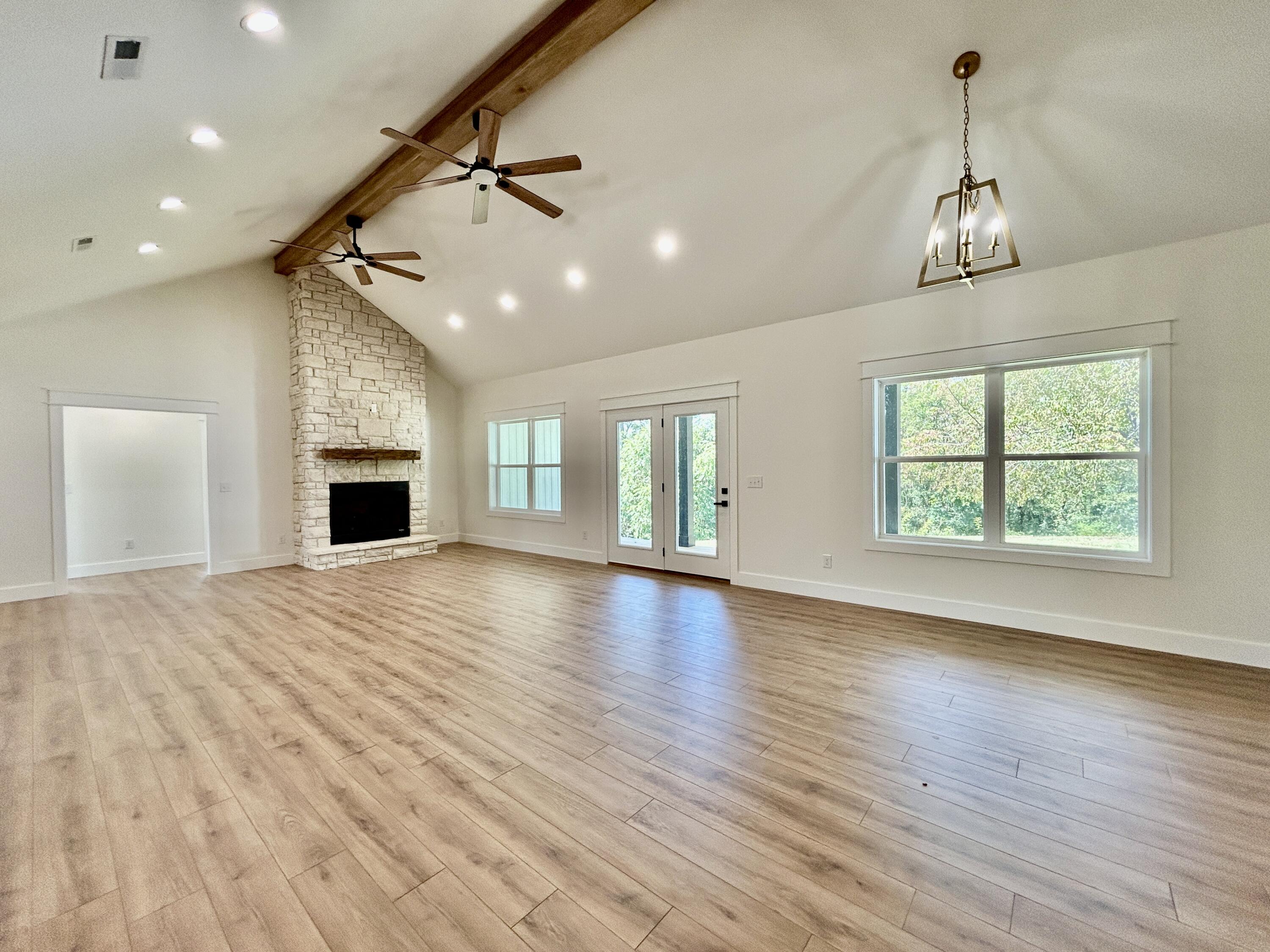 63 Iris Point Property Photo 5